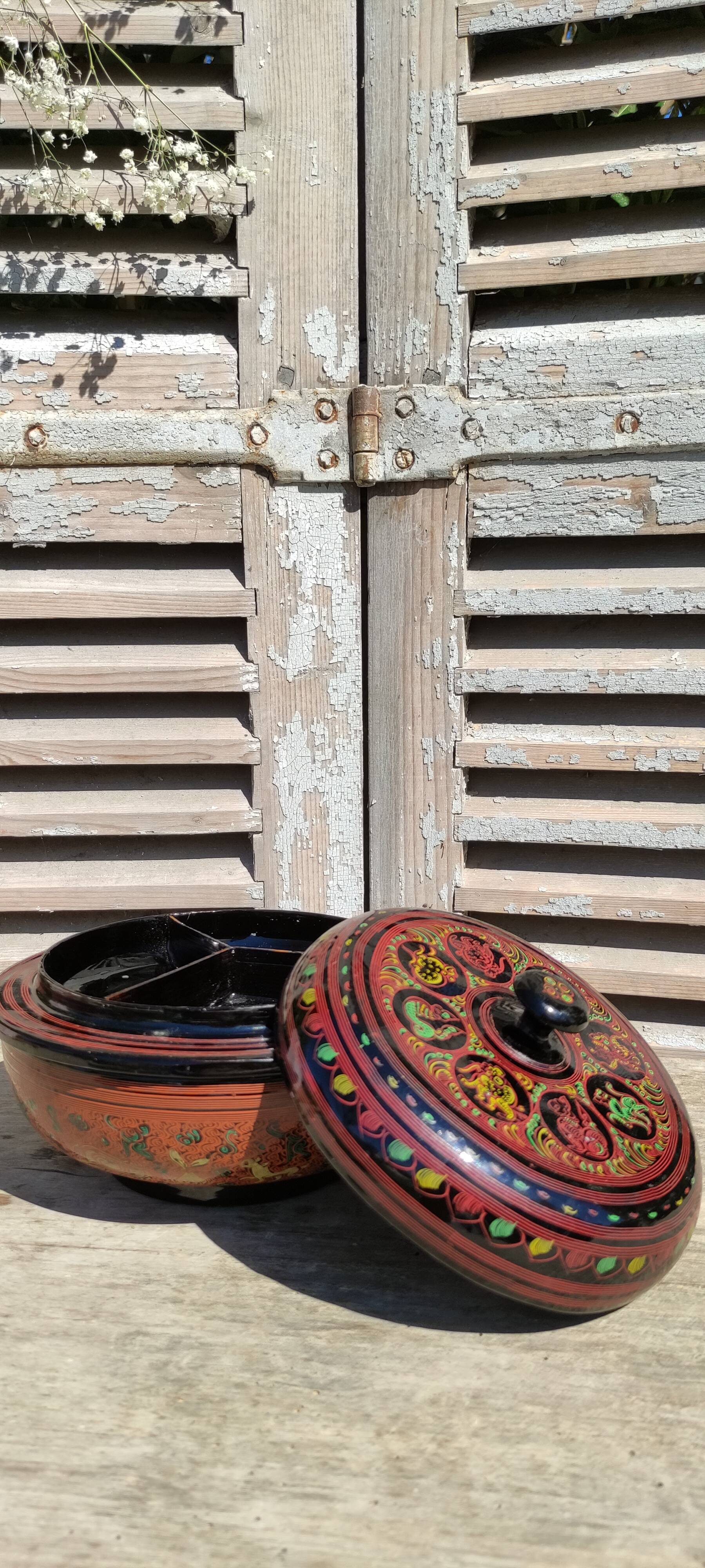 Burma's homemade laqué wooden box