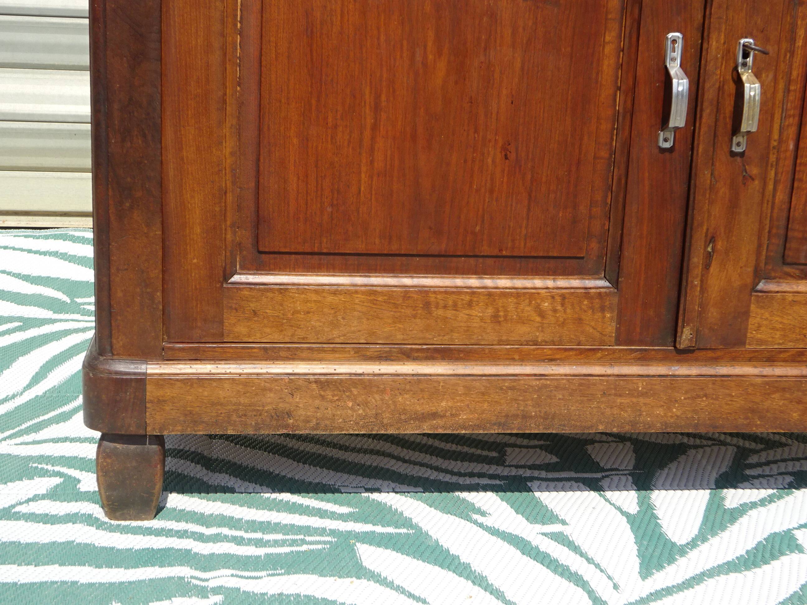 Buffet de cuisine, vaisselier ancien en noyer