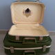 Lot de 2 valises vertes vintage