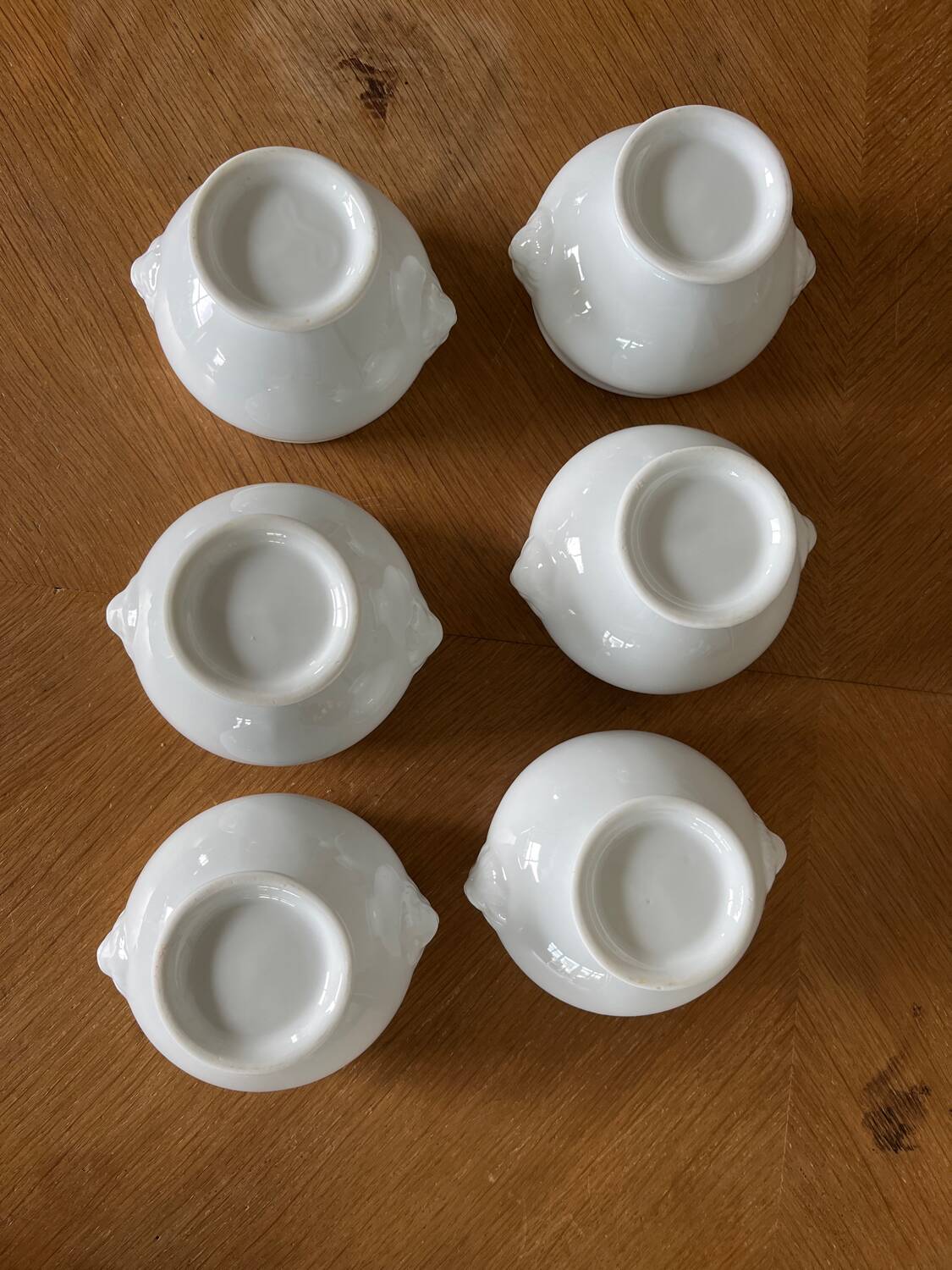 6 white porcelain lion head soup bowls