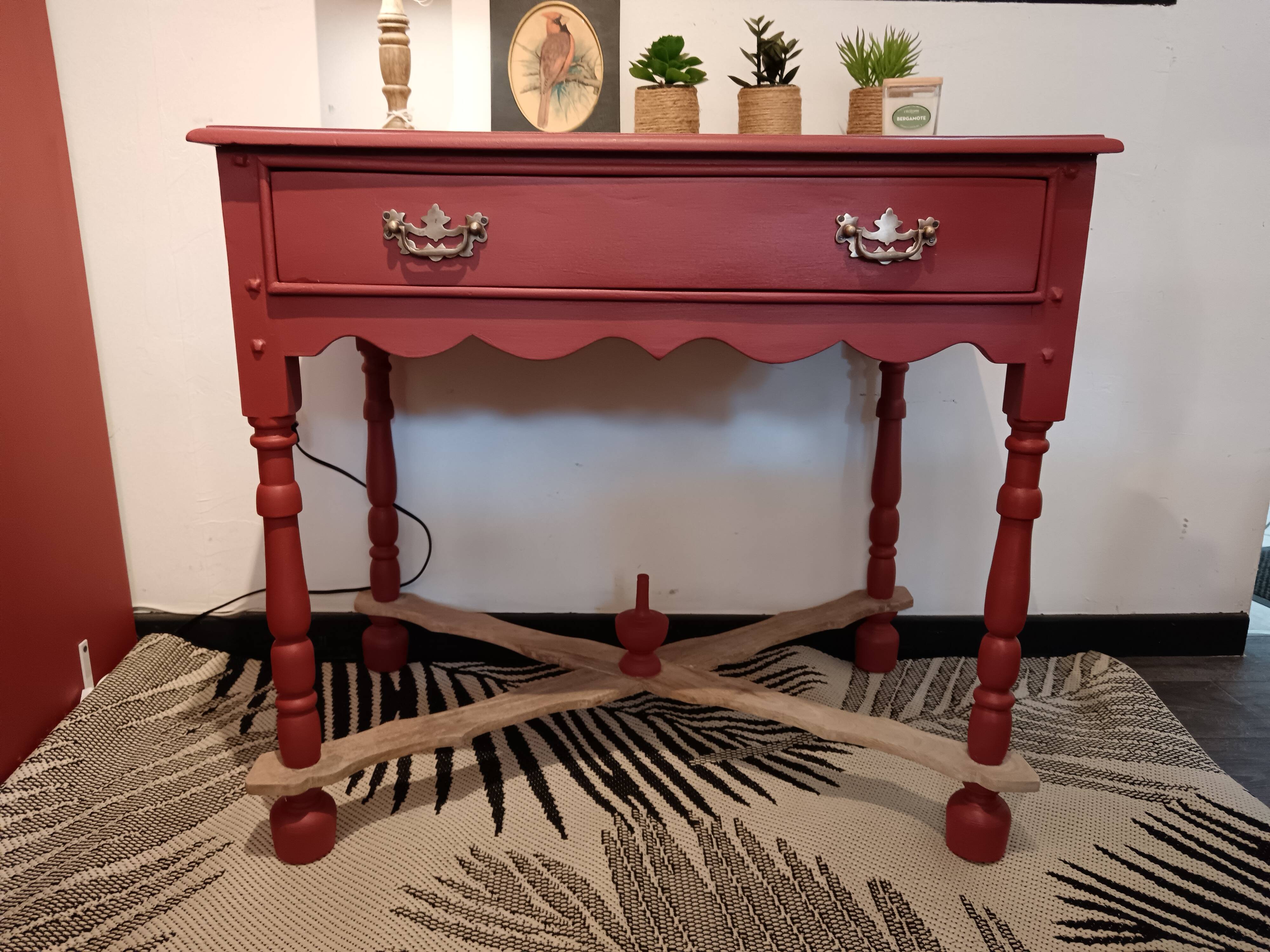 Table d'appoint ou console en bois terracotta avec tiroir