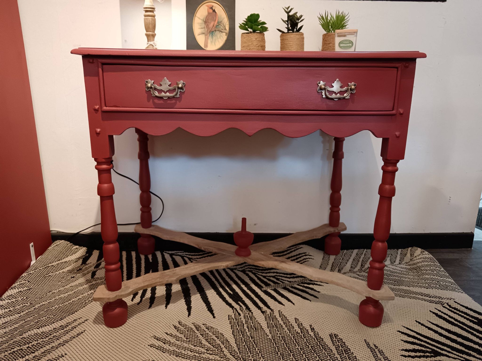 Table d'appoint ou console en bois terracotta avec tiroir