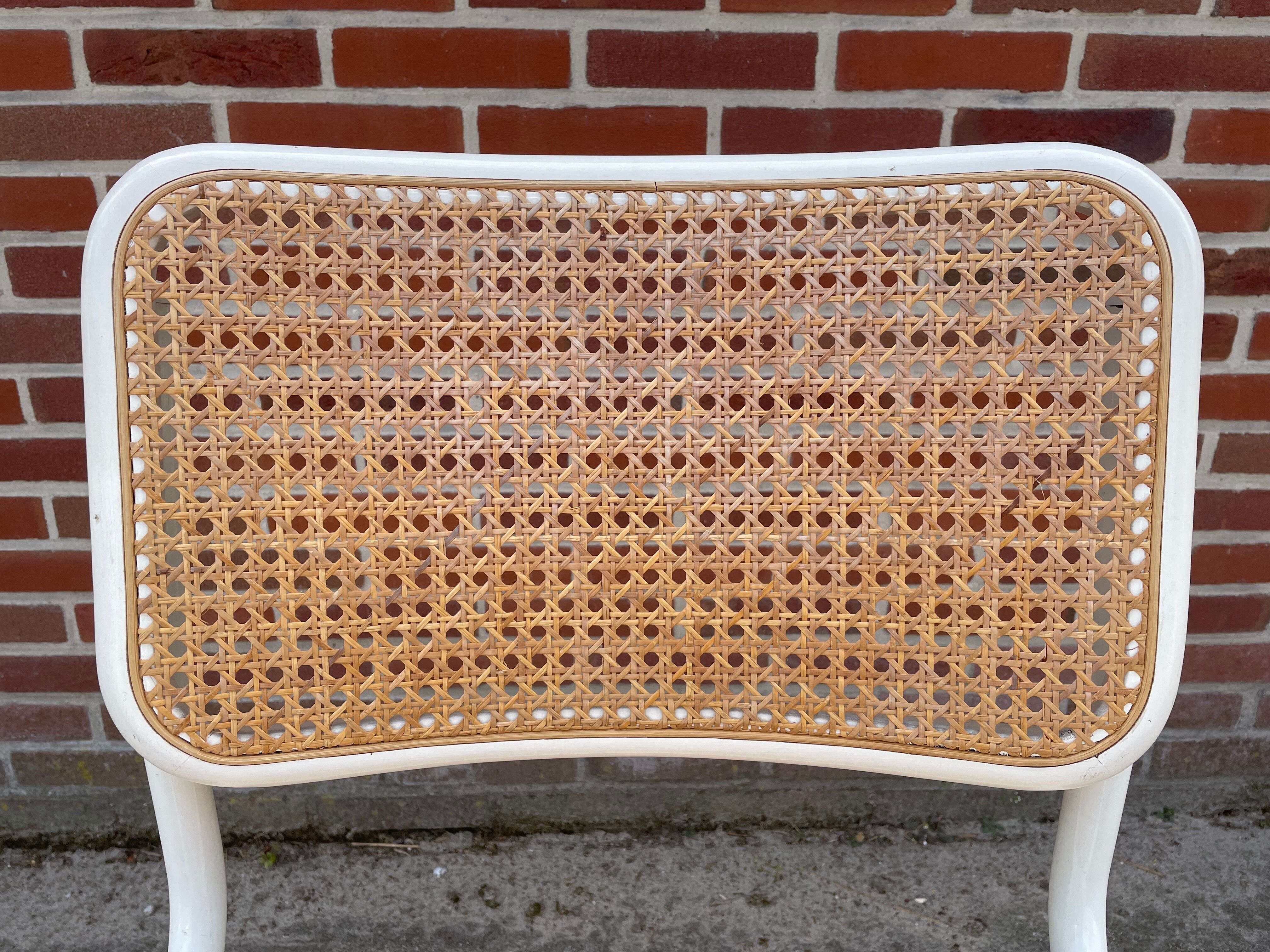 Set of 4 Cesca b32 model chairs in white