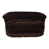 Velvet toad sofa