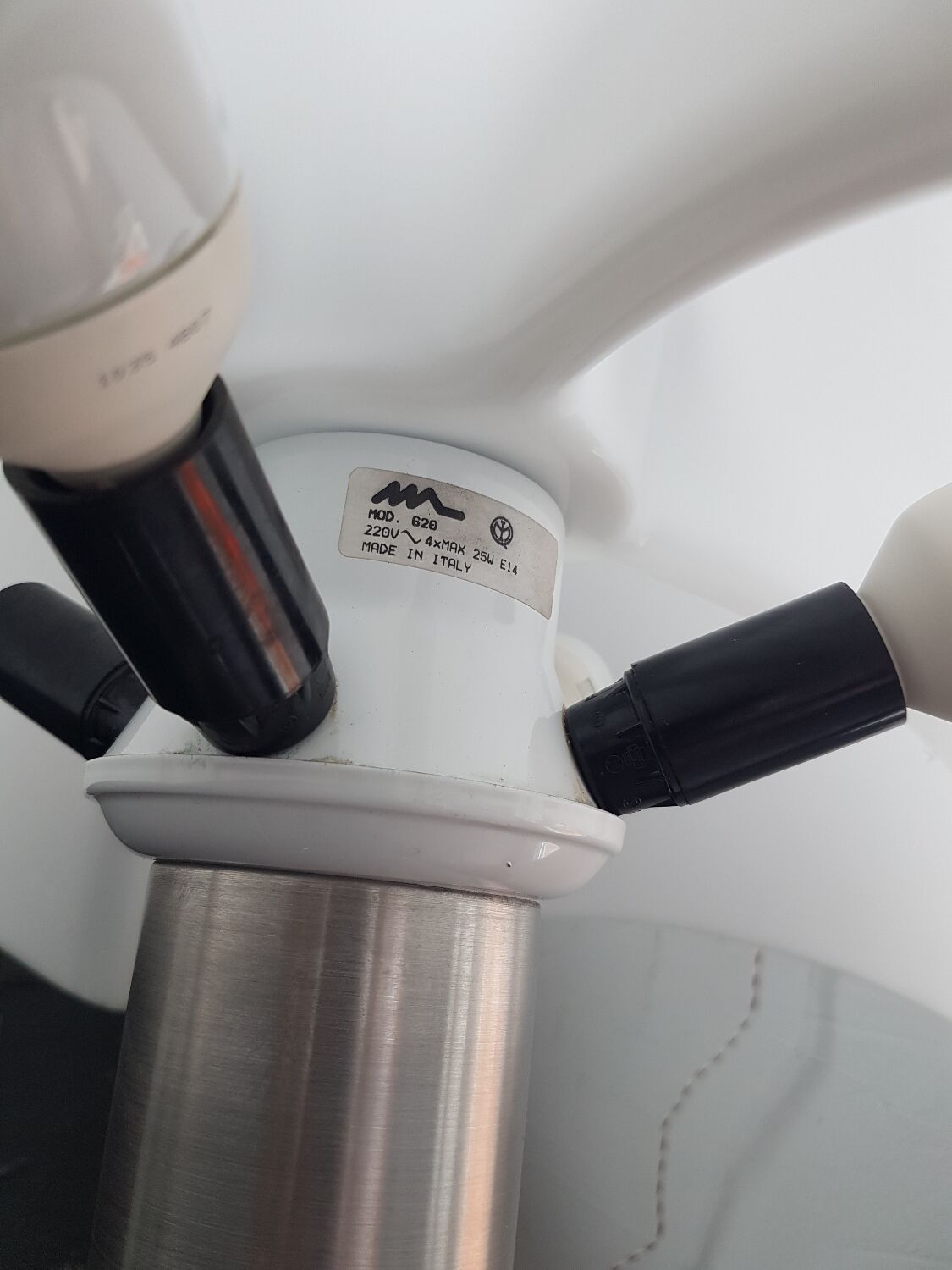Lampe Pipistrello de Gae Aulenti pour la maison martinelli luce