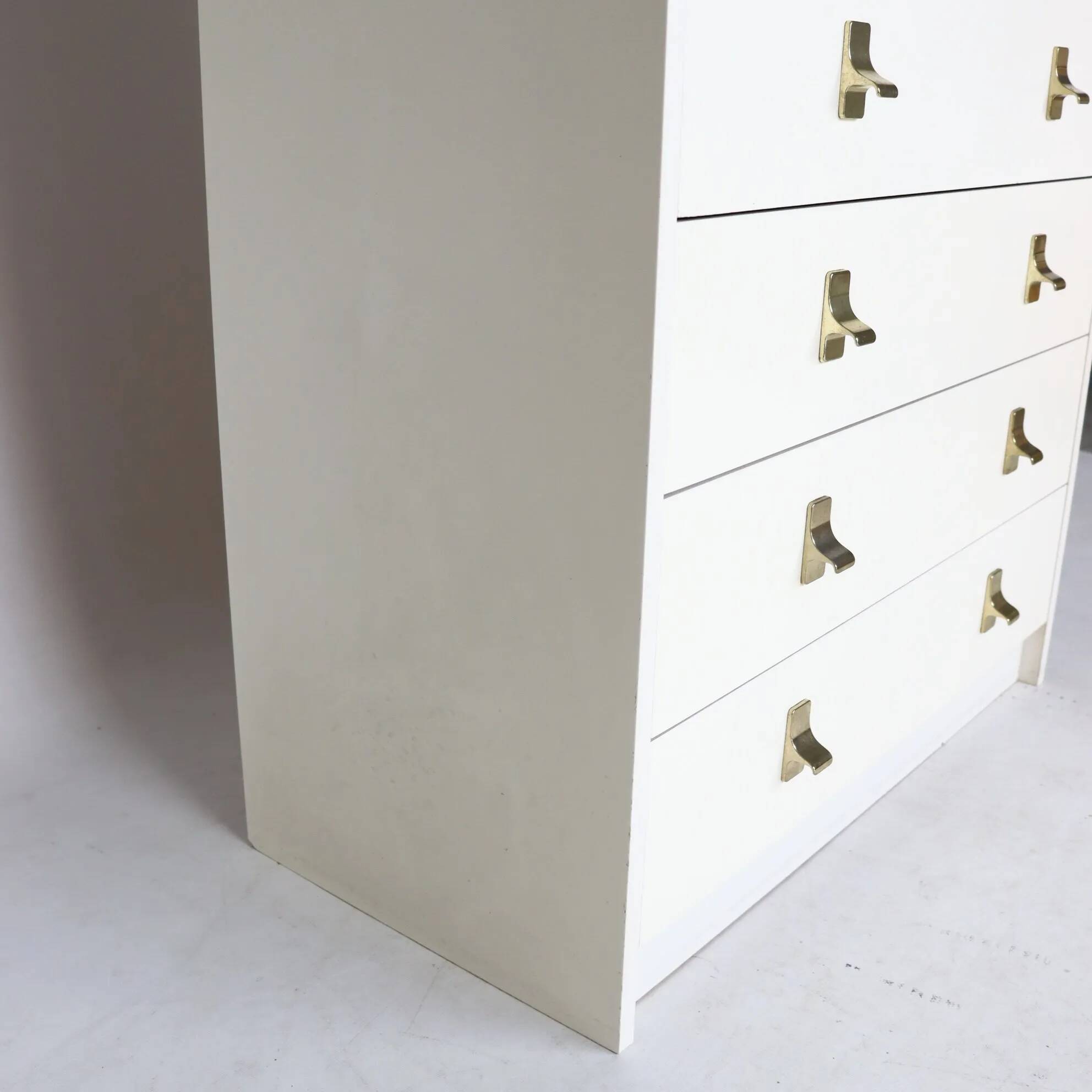 1970s eight-drawer chest of drawers
