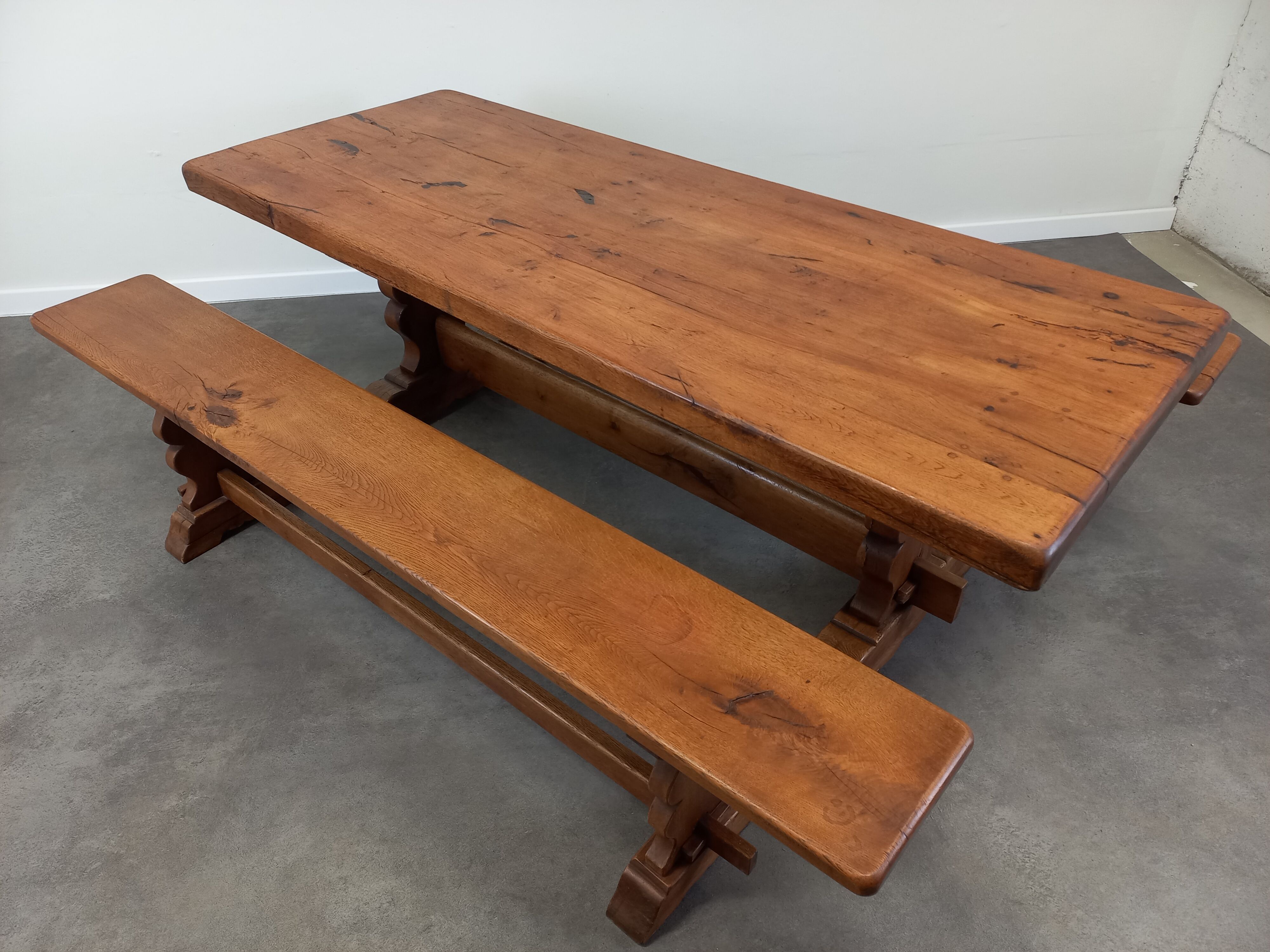 Farmhouse table and its 2 benches