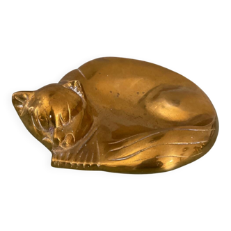 Cat-shaped catchall that looks like it's sleeping.
