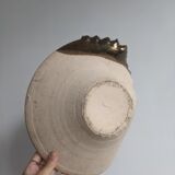 Japanese artisanal vintage cut in beige and gilded bronze ceramic in the shape of a snail shell