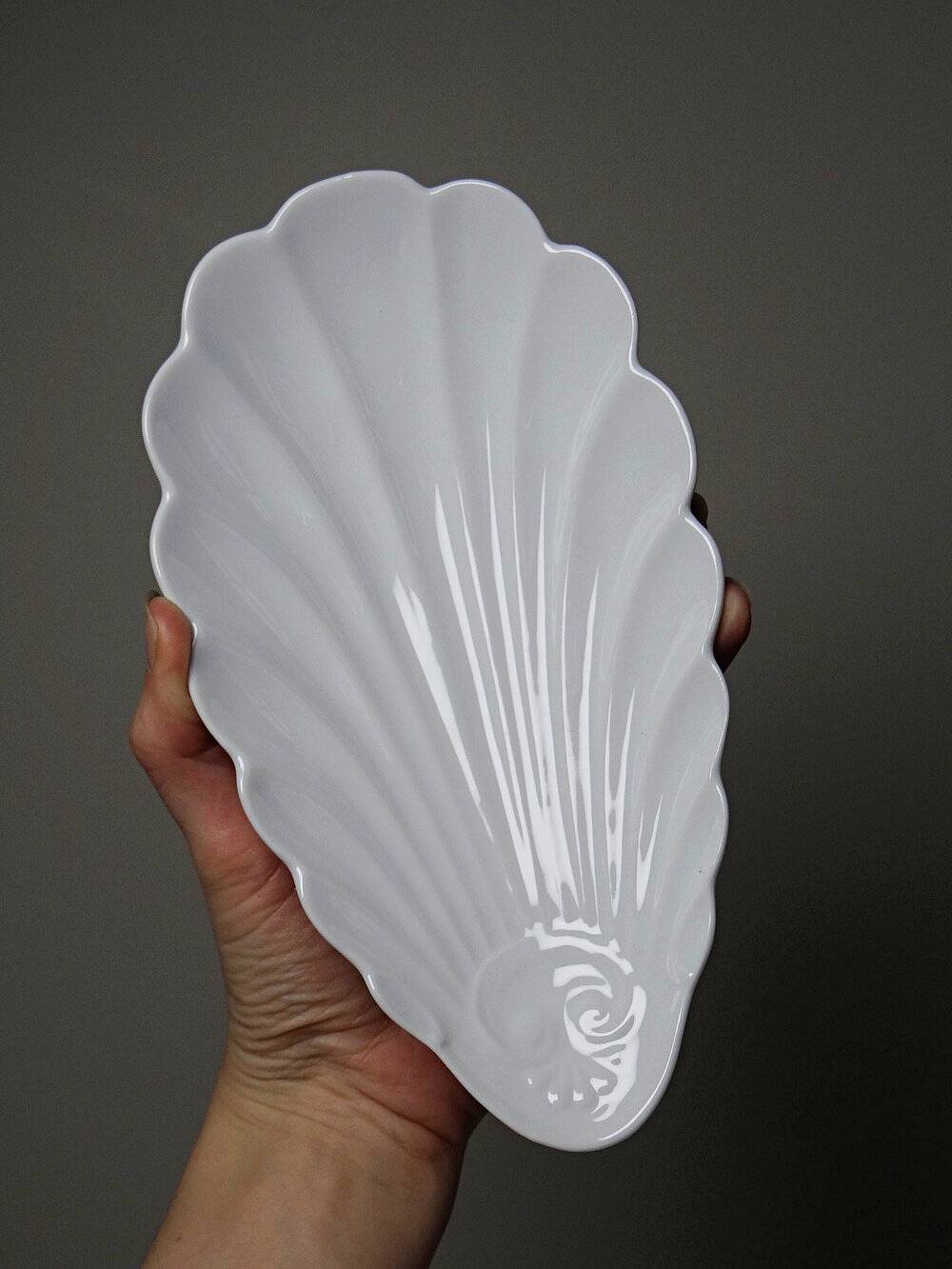 4 white porcelain Limoges shell rococo vintage dishes