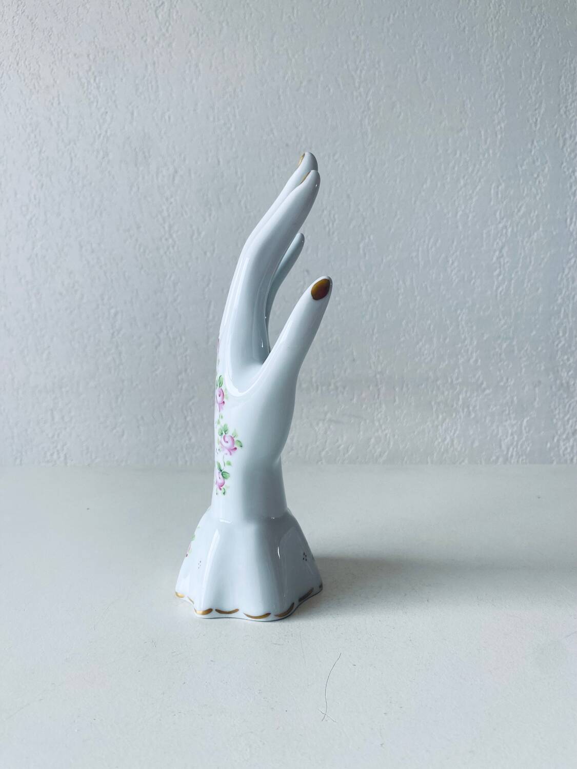 Della Torre porcelain jewelry holder