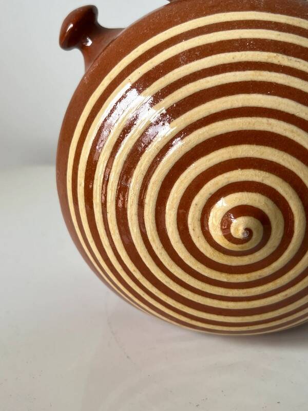 Botijo espagnol vintage – grès vernissé décor spirale – design populaire