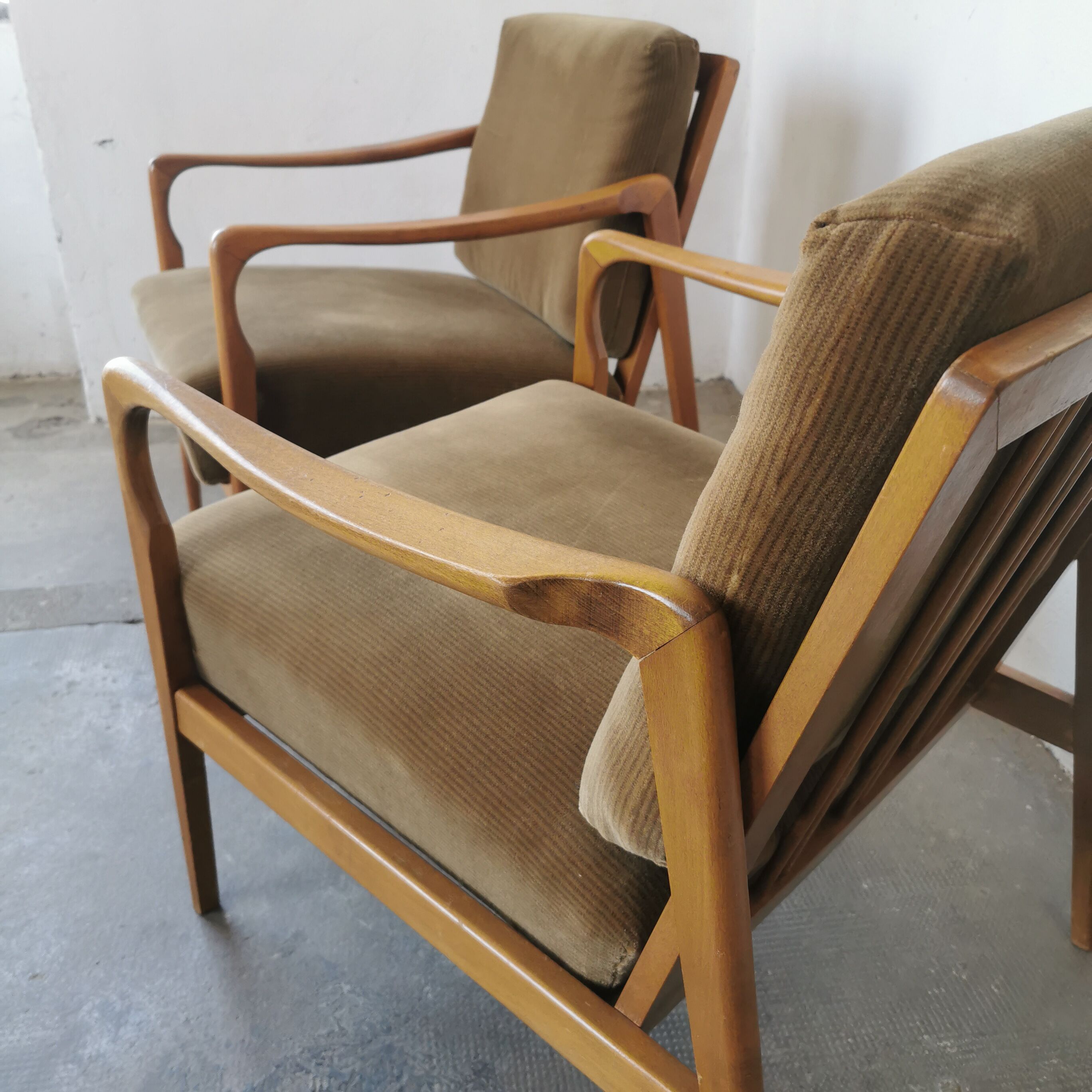 Paire de fauteuils vintage bois et velours