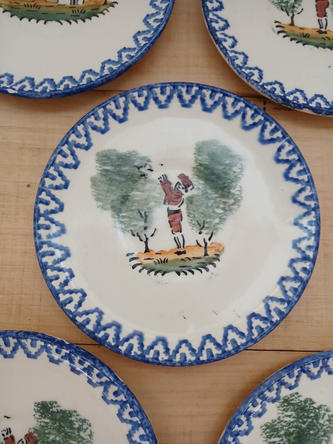 5 small Saint Clément plates/saucers