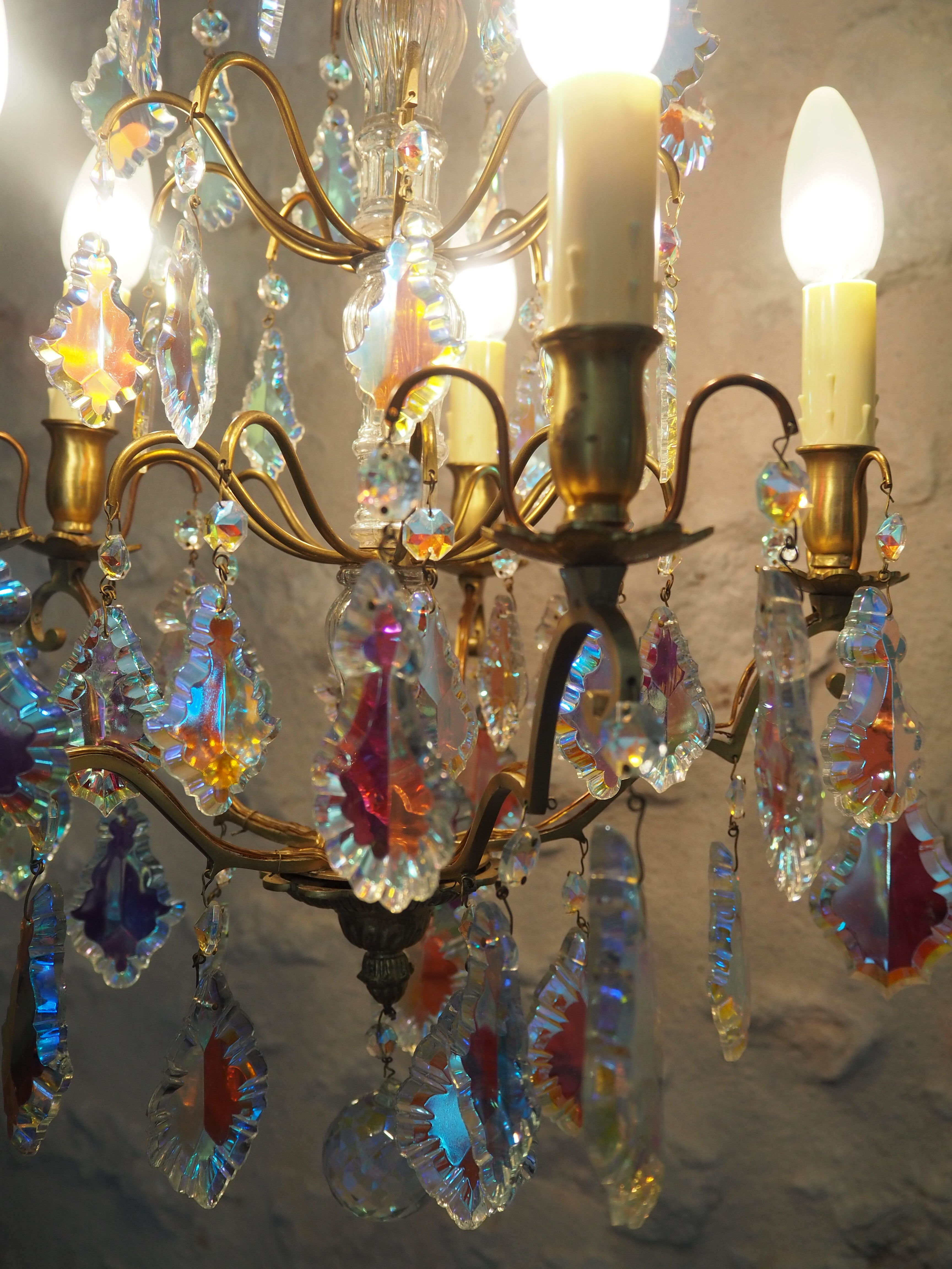 Lustre à pampilles en verres nacrés et bronze
