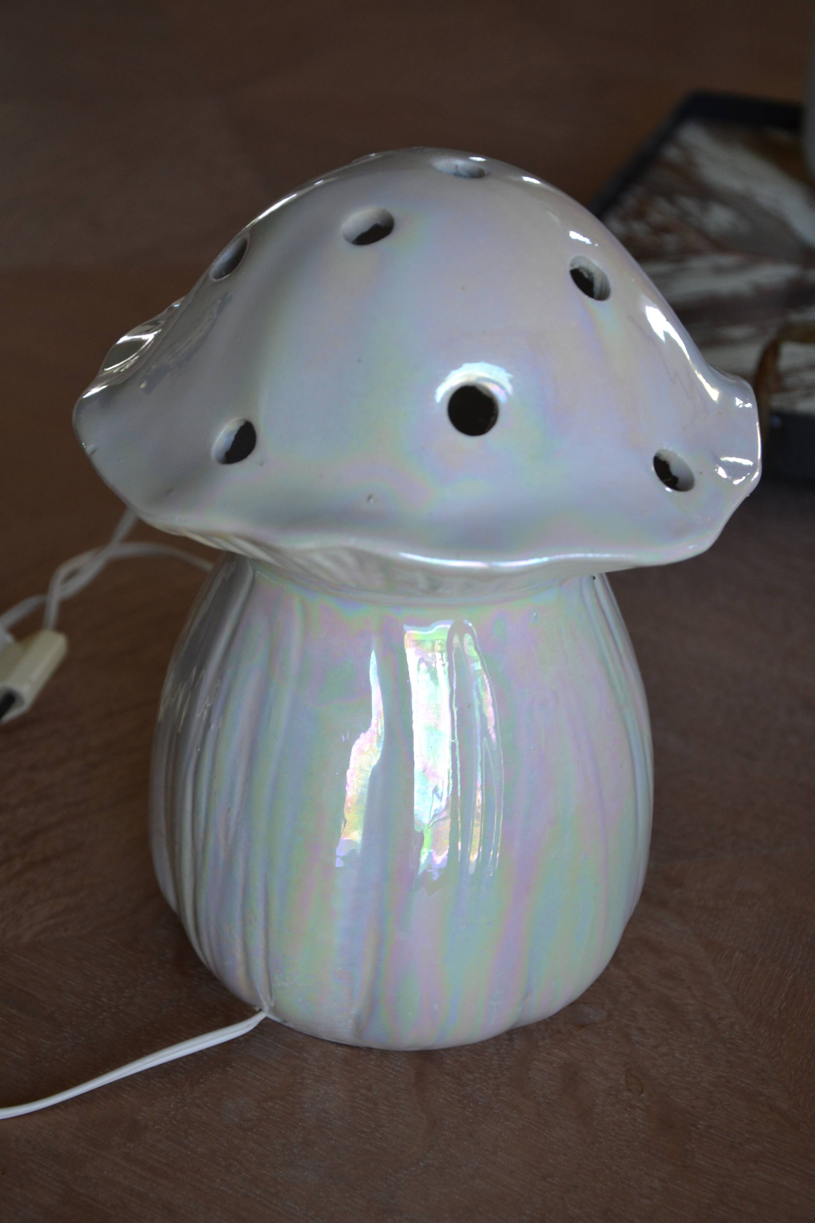Iridescent ceramic night light for children, Italian.