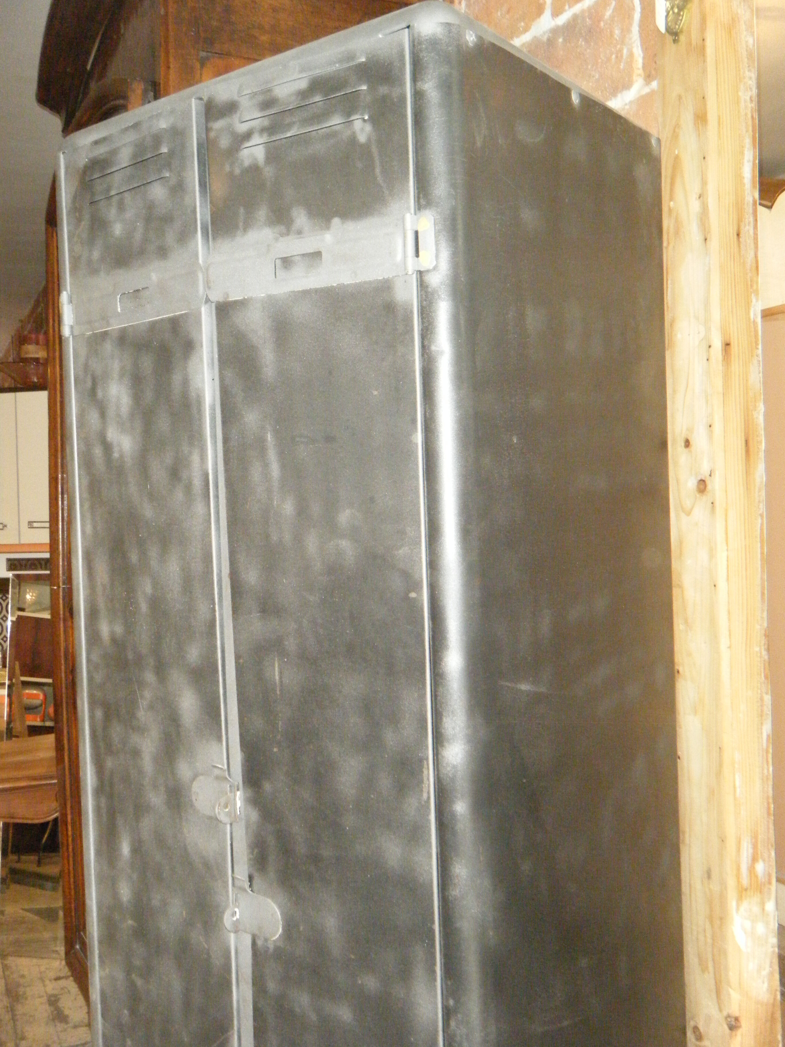 Cloakroom steel rounded corners