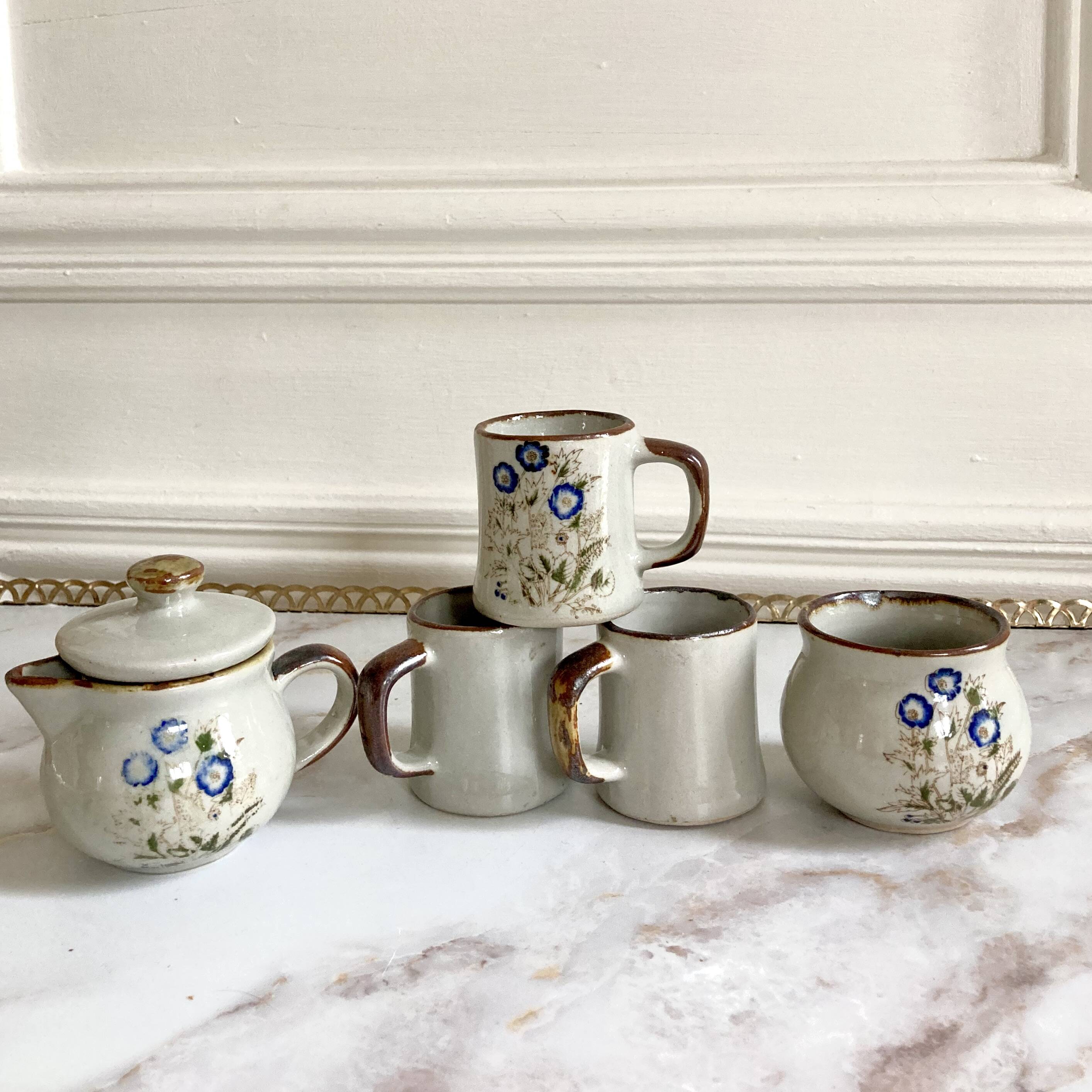 Vintage stoneware dinette with flower decor