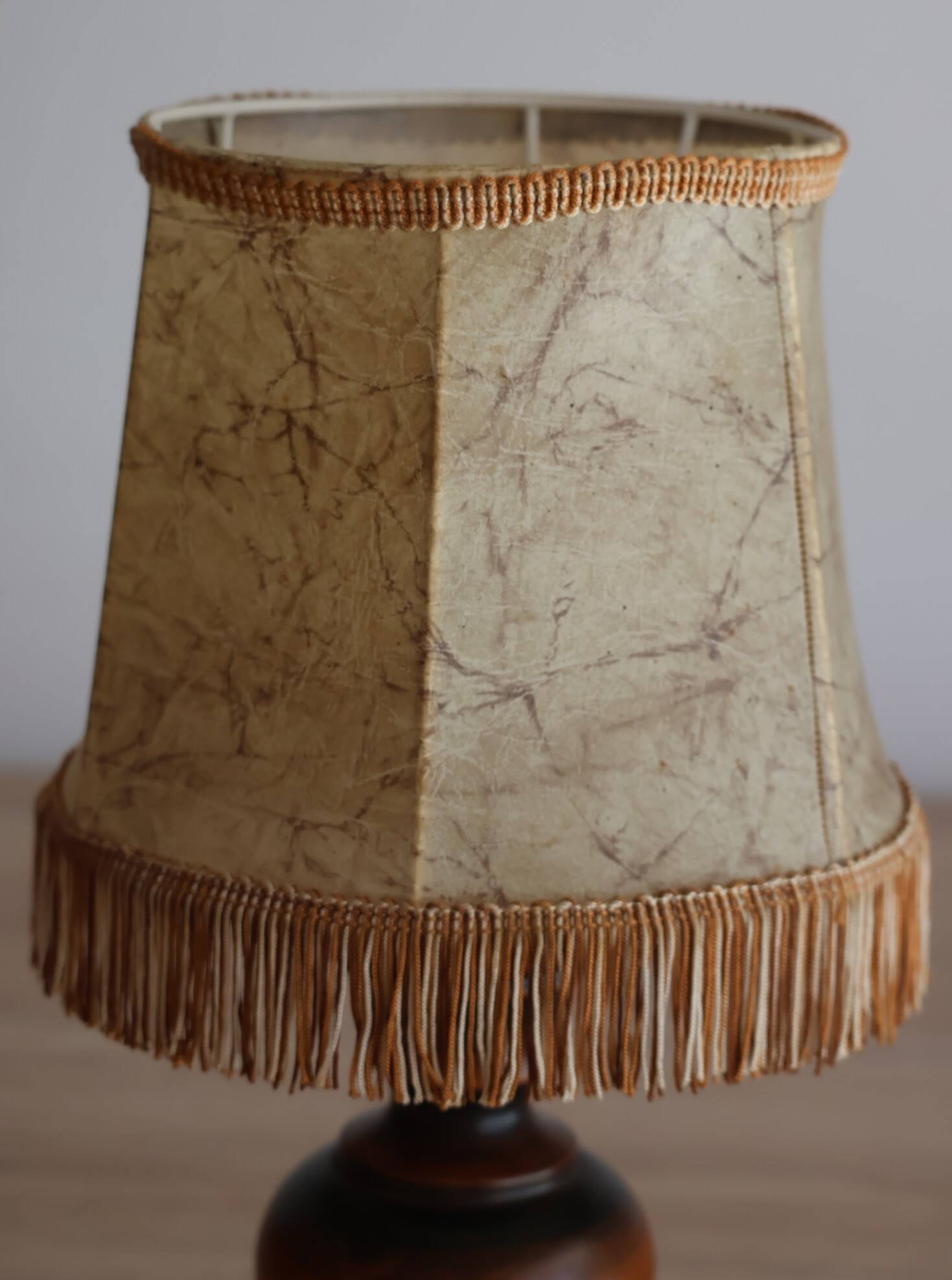 Vintage Italian table lamp in turned wood and leather lampshade