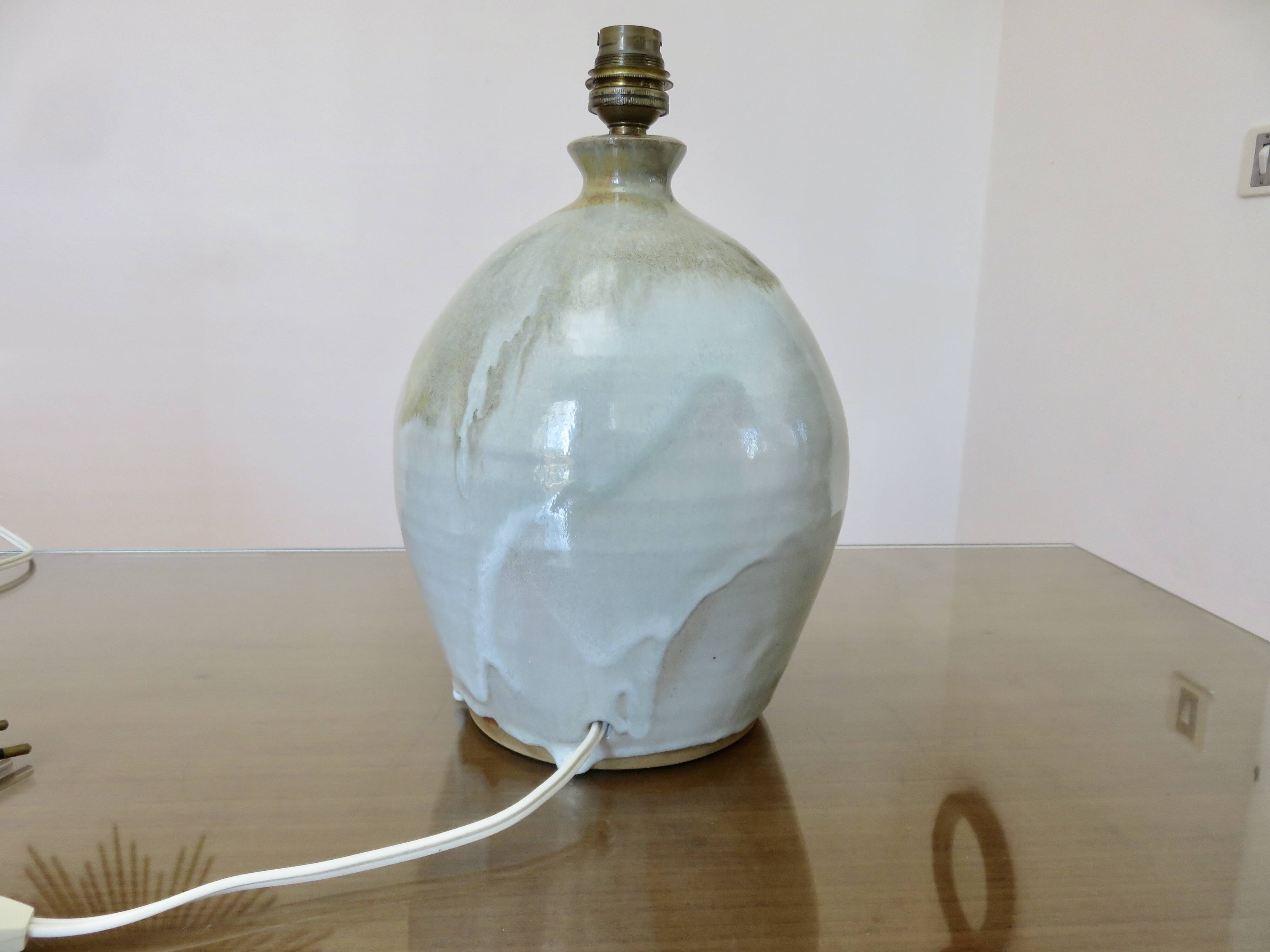 Ceramic lamp with double lighting and openwork design.
