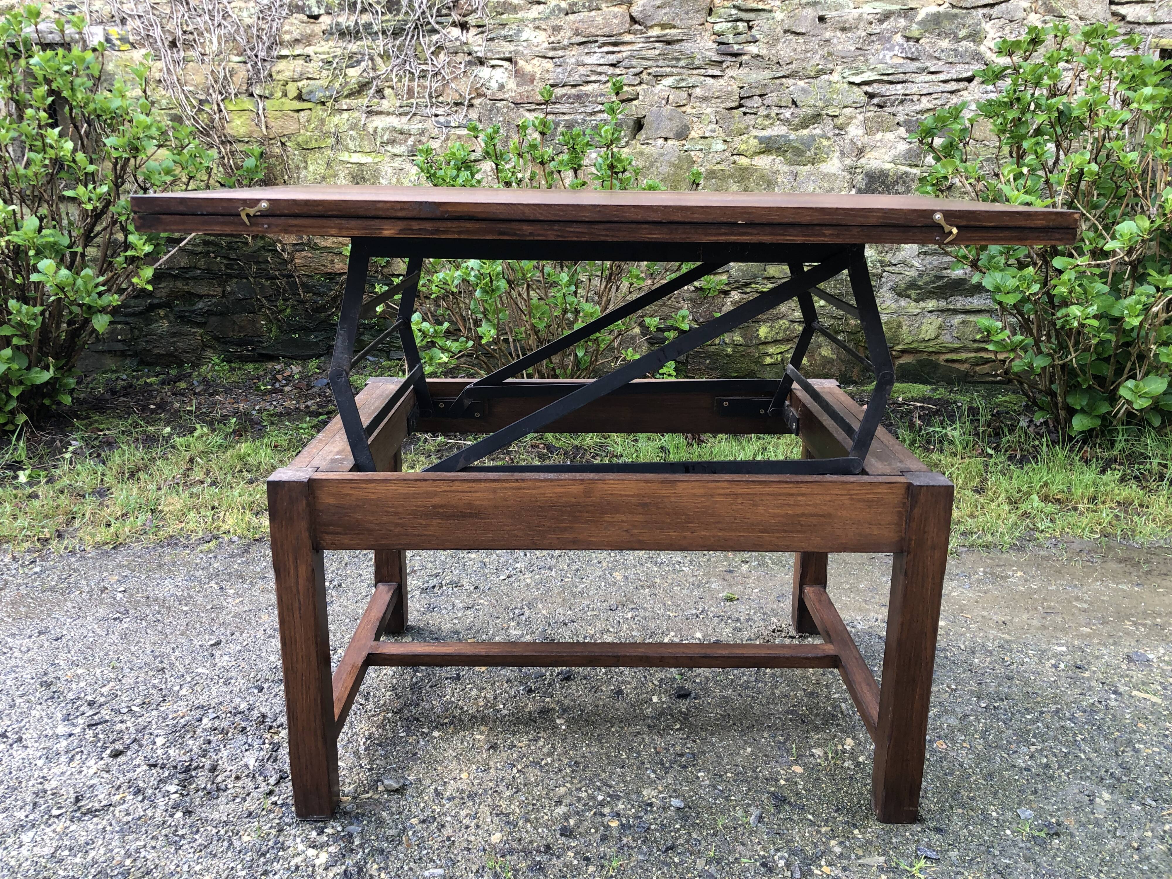 Table basse vintage modulable et extensible au système magique d’Albert Ducros en chêne.