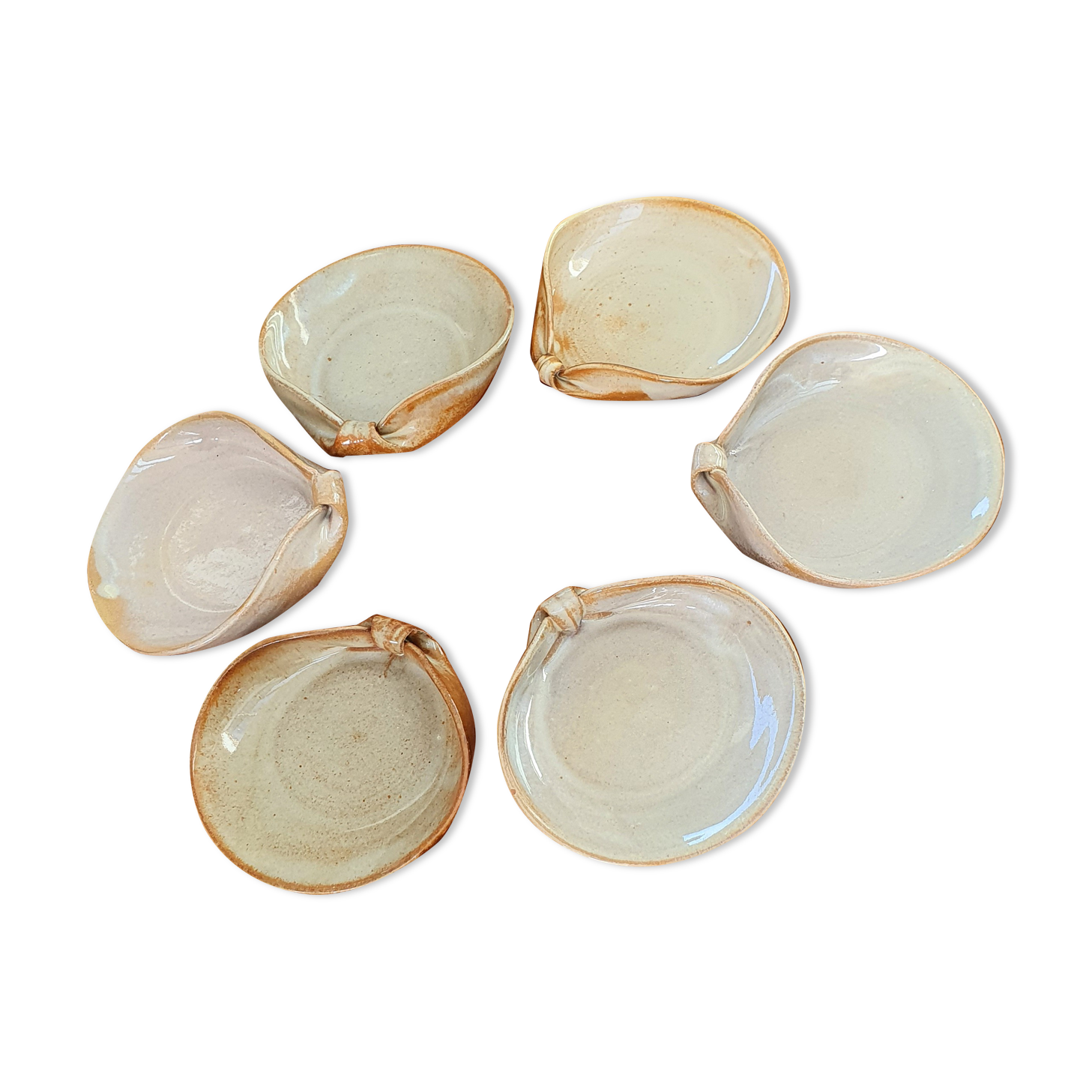 6 enamelled sandstone cups