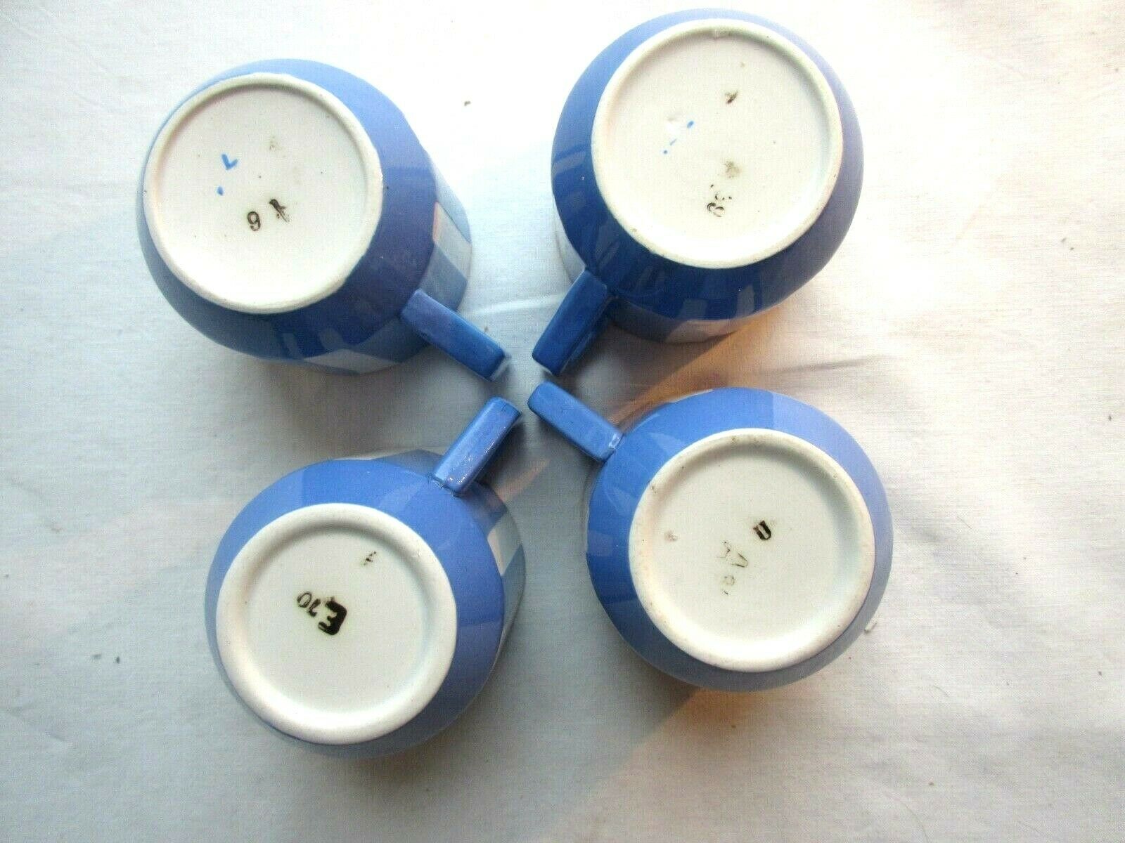 Set of 4 coffee cups with 4 saucers signed Sarreguemines model FOX TROTT