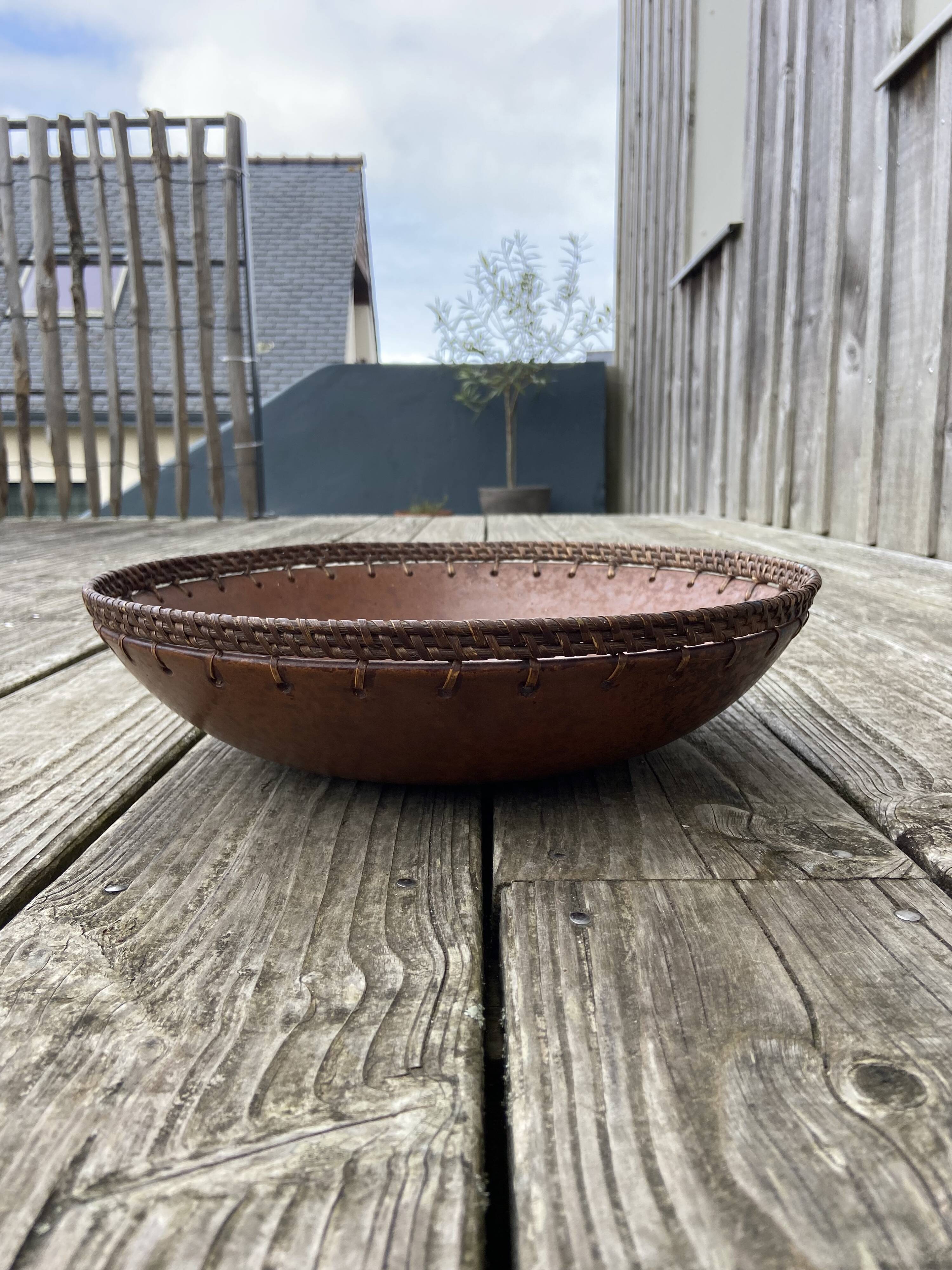 Set of 2 ceramic and wicker salad bowls