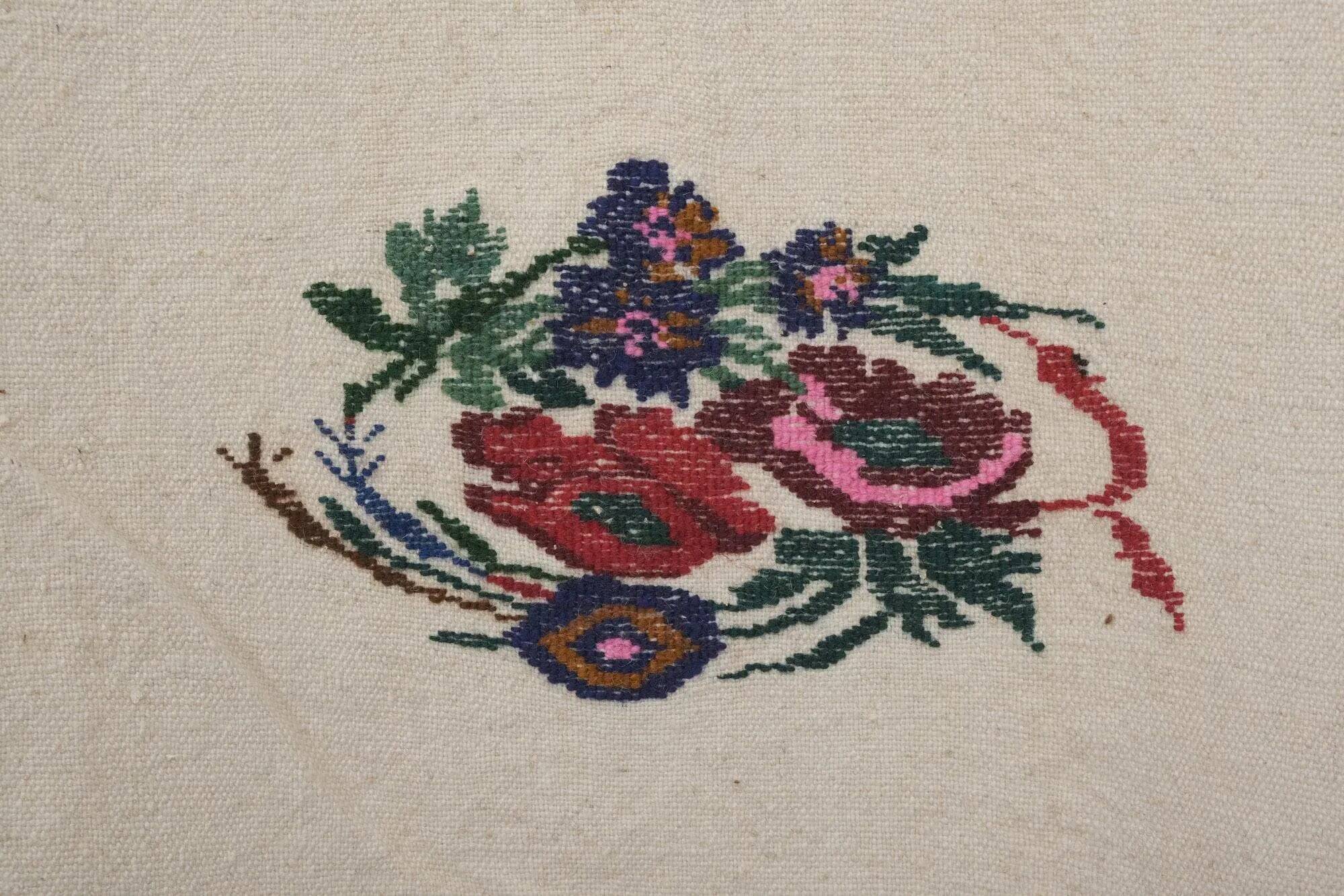 Vintage Turkish kilim, handwoven, 140x237 cm.
