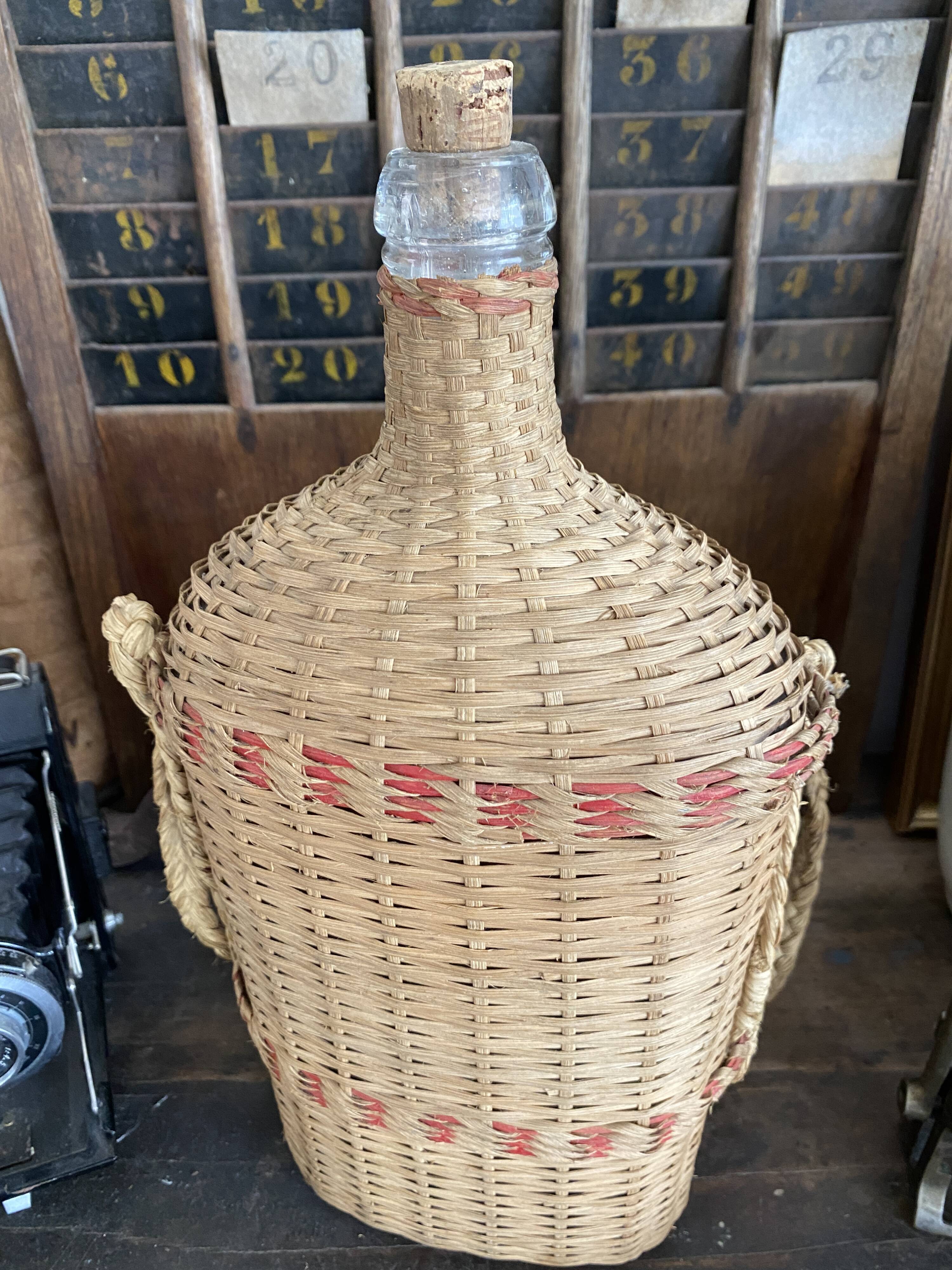 Duo de bouteilles en rotin