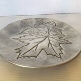 Silver tray with maple leaves in stainless steel.