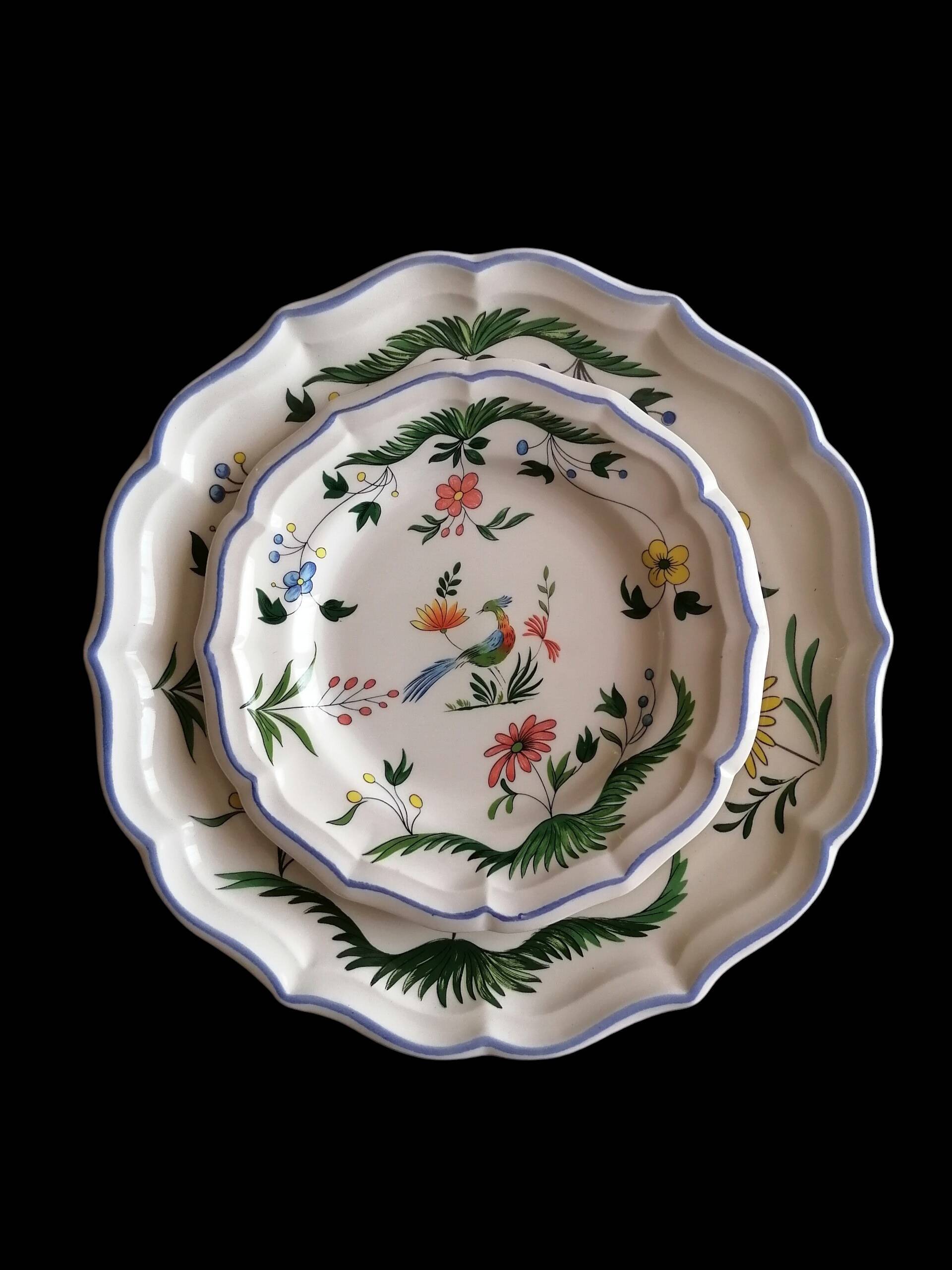 2 earthenware plates from Gien, paradise birds.