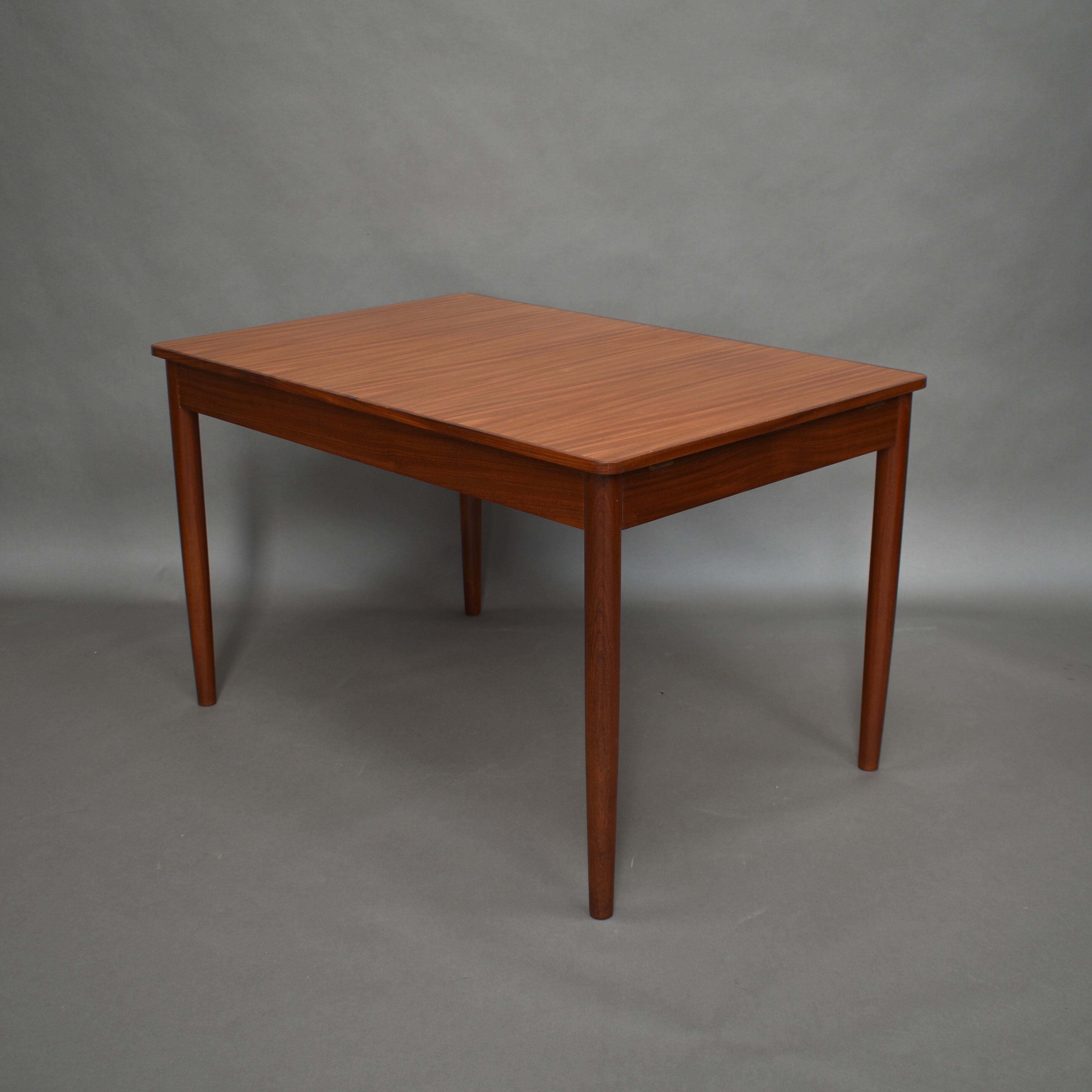 Vintage extendable diningtable in teak, 1960