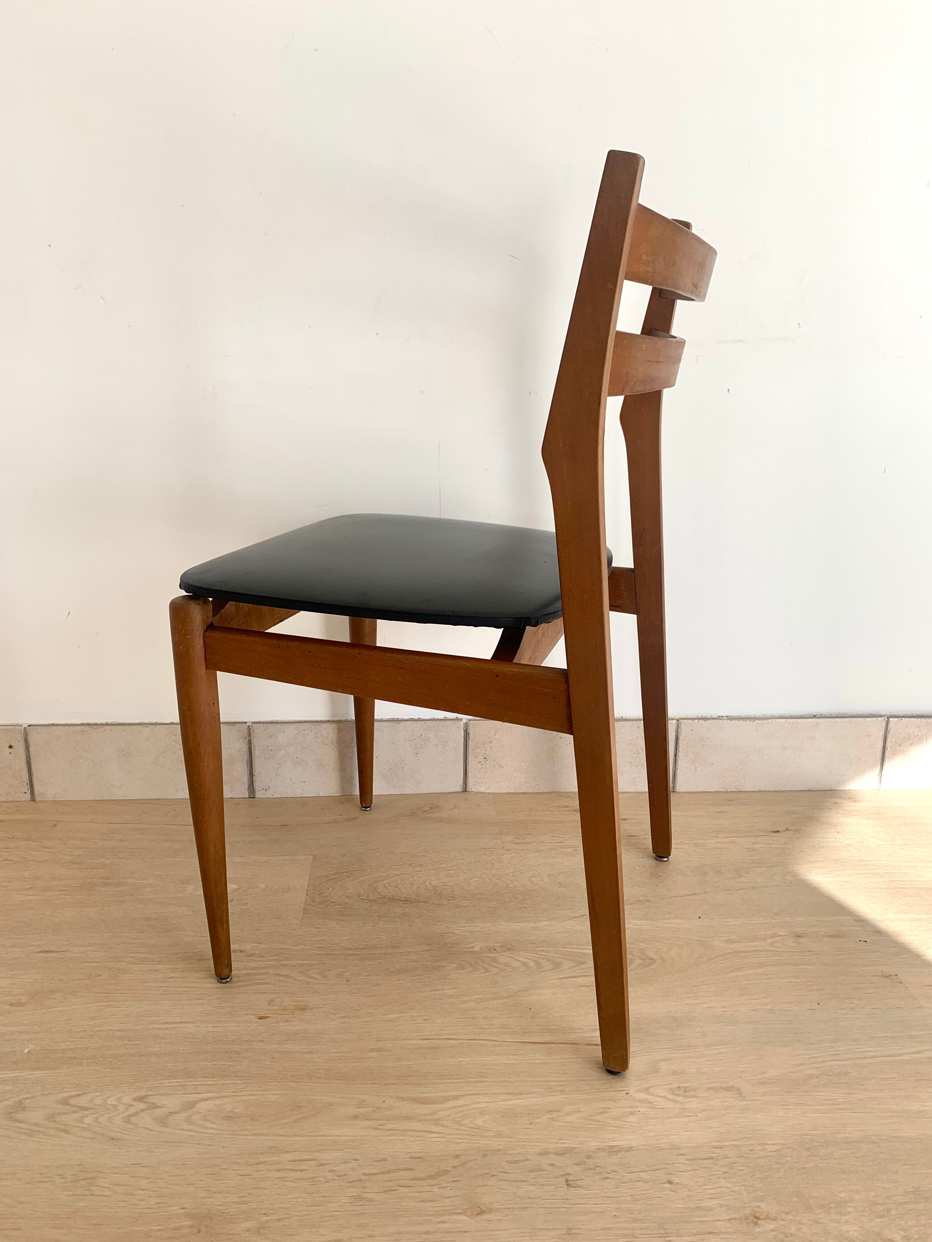 Series of 6 vintage chairs