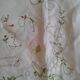 Nappe fleurs roses brodée main
