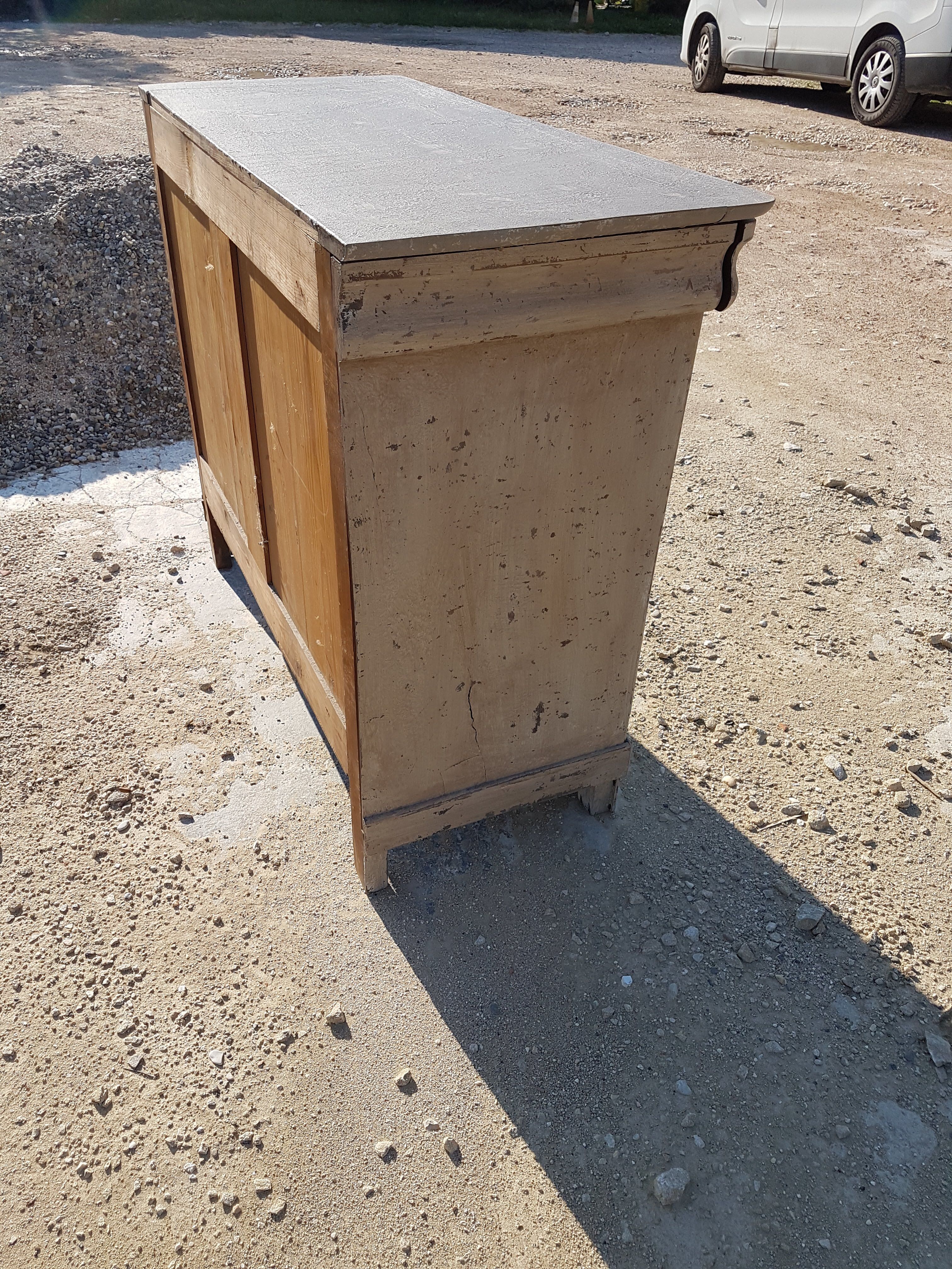 Commode patiné