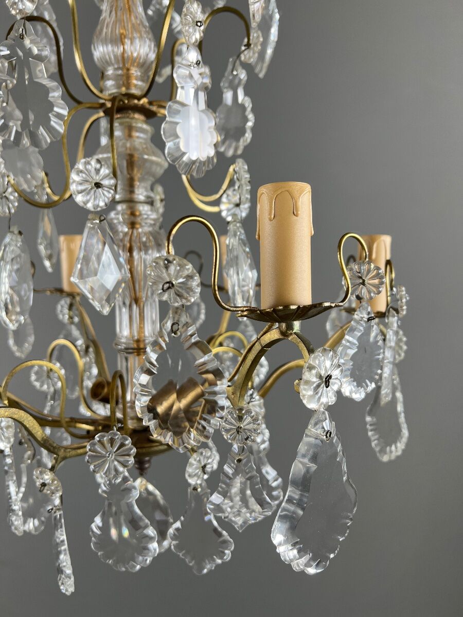 Bronze and crystal chandelier with pendants, Louis XV style, 20th century.