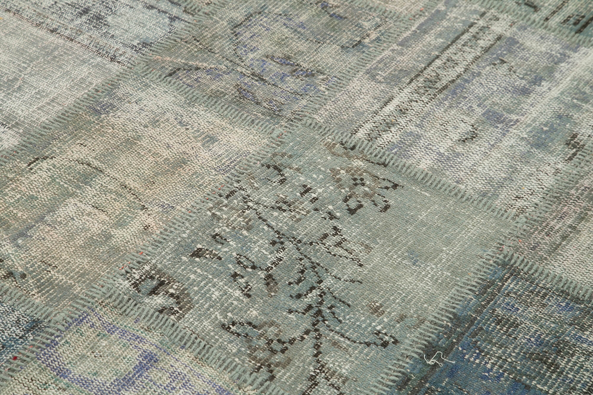 Handwoven turkish contemporary 176 cm x 242 cm grey patchwork carpet