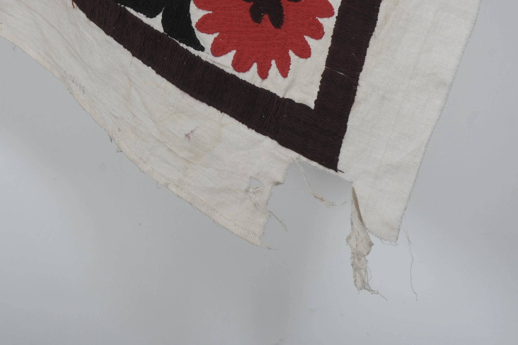 Vintage hand-embroidered tablecloth 160x165 cm