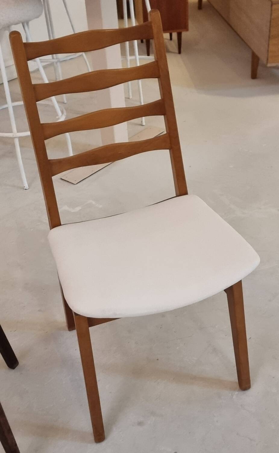 Chaises du milieu du siècle