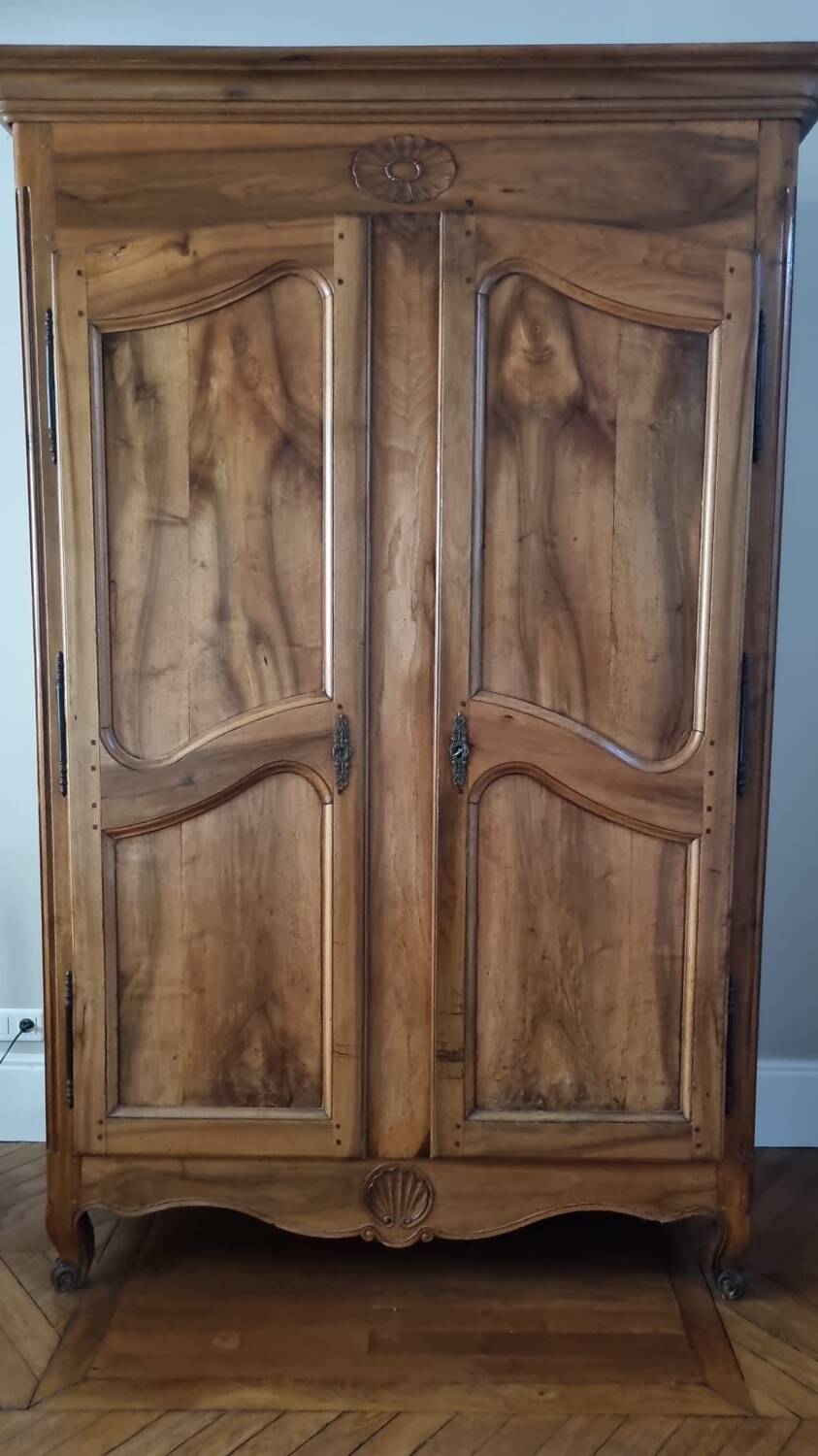 Armoire en noyer XIXeme siècle