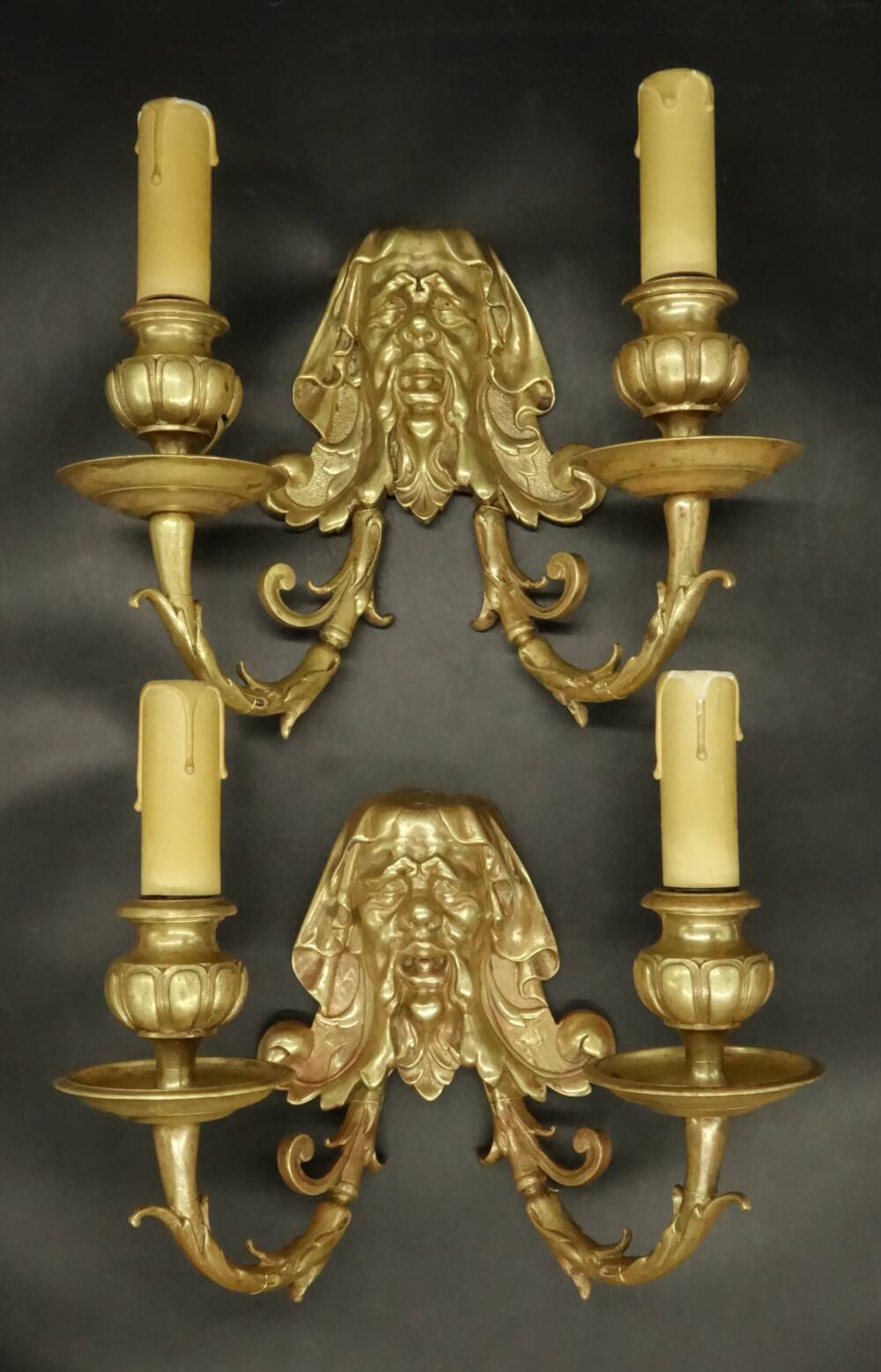 Pair of wall sconces with grotesque heads in 19th-century Renaissance style - bronze