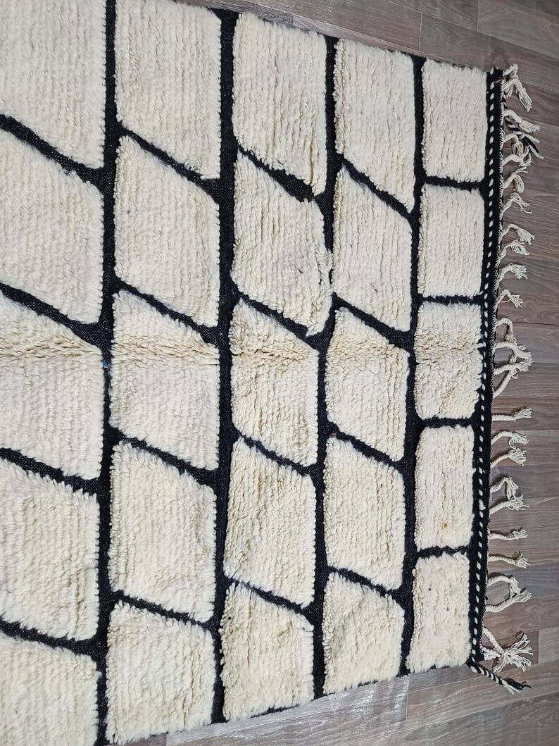 Handmade pure wool rug, size 140 x 260 cm.