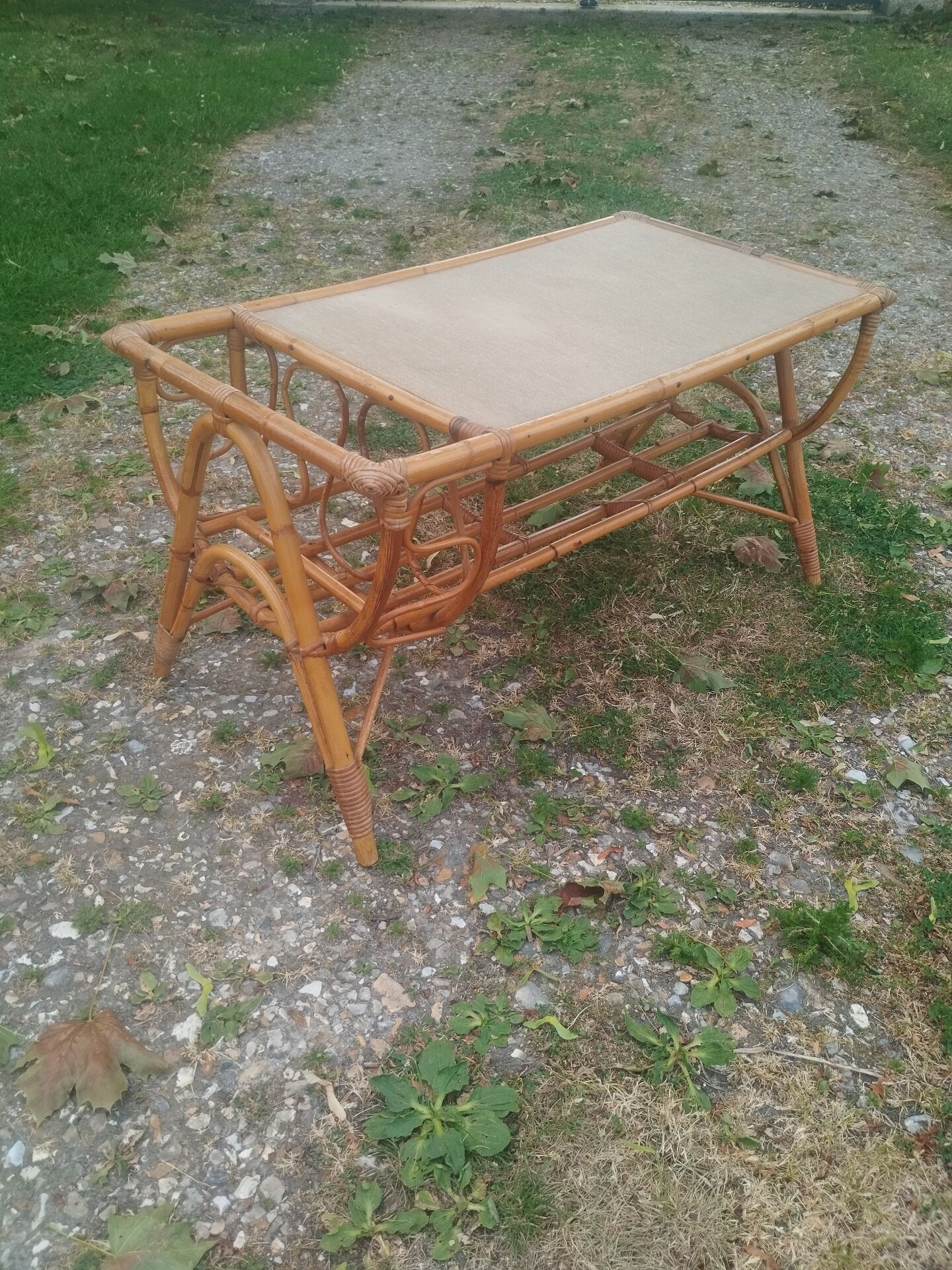 Table basse ancien en rotin vintage