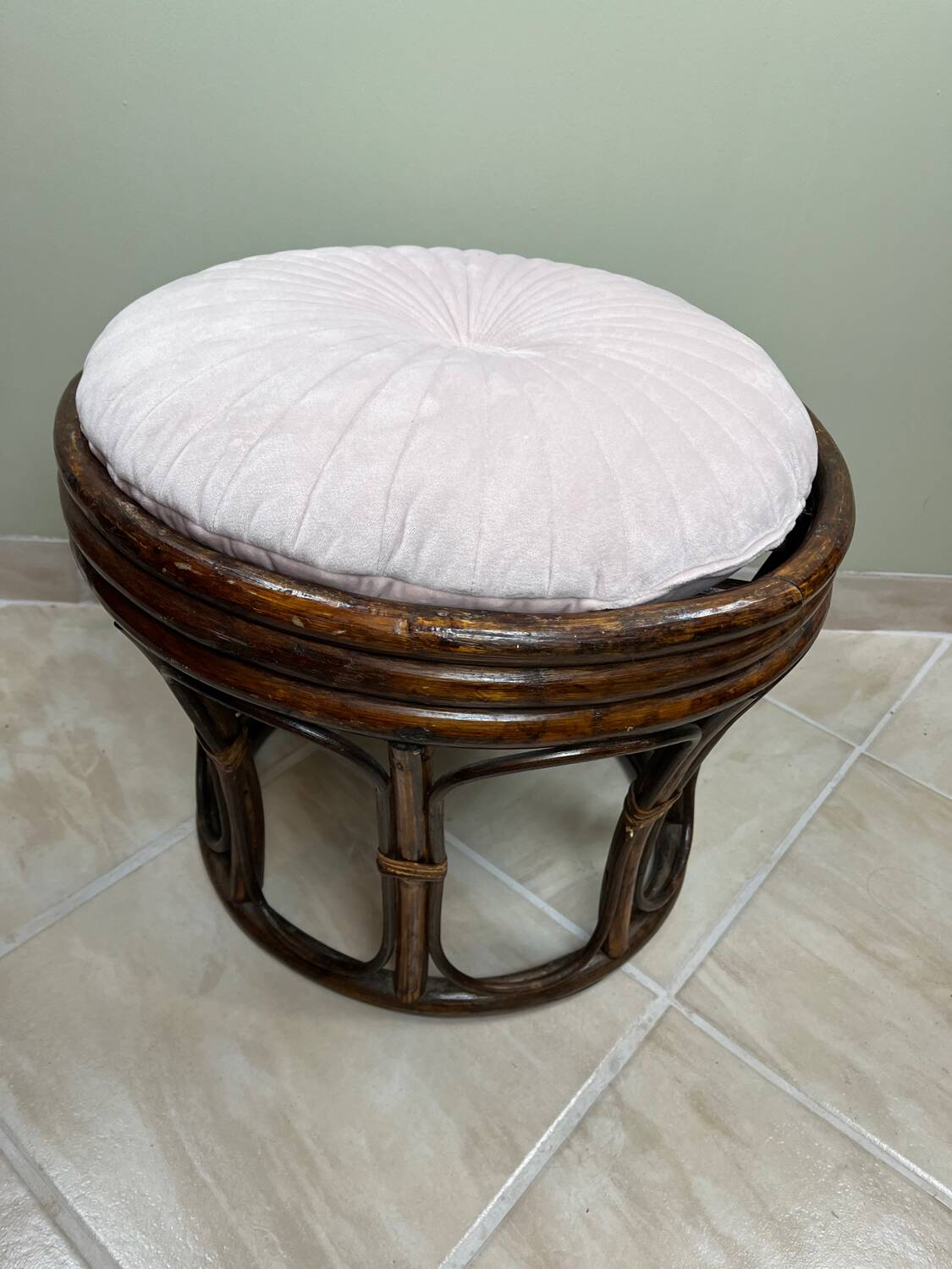 Pouf en rotin brun