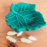 Empty ceramic pocket in leaf shape