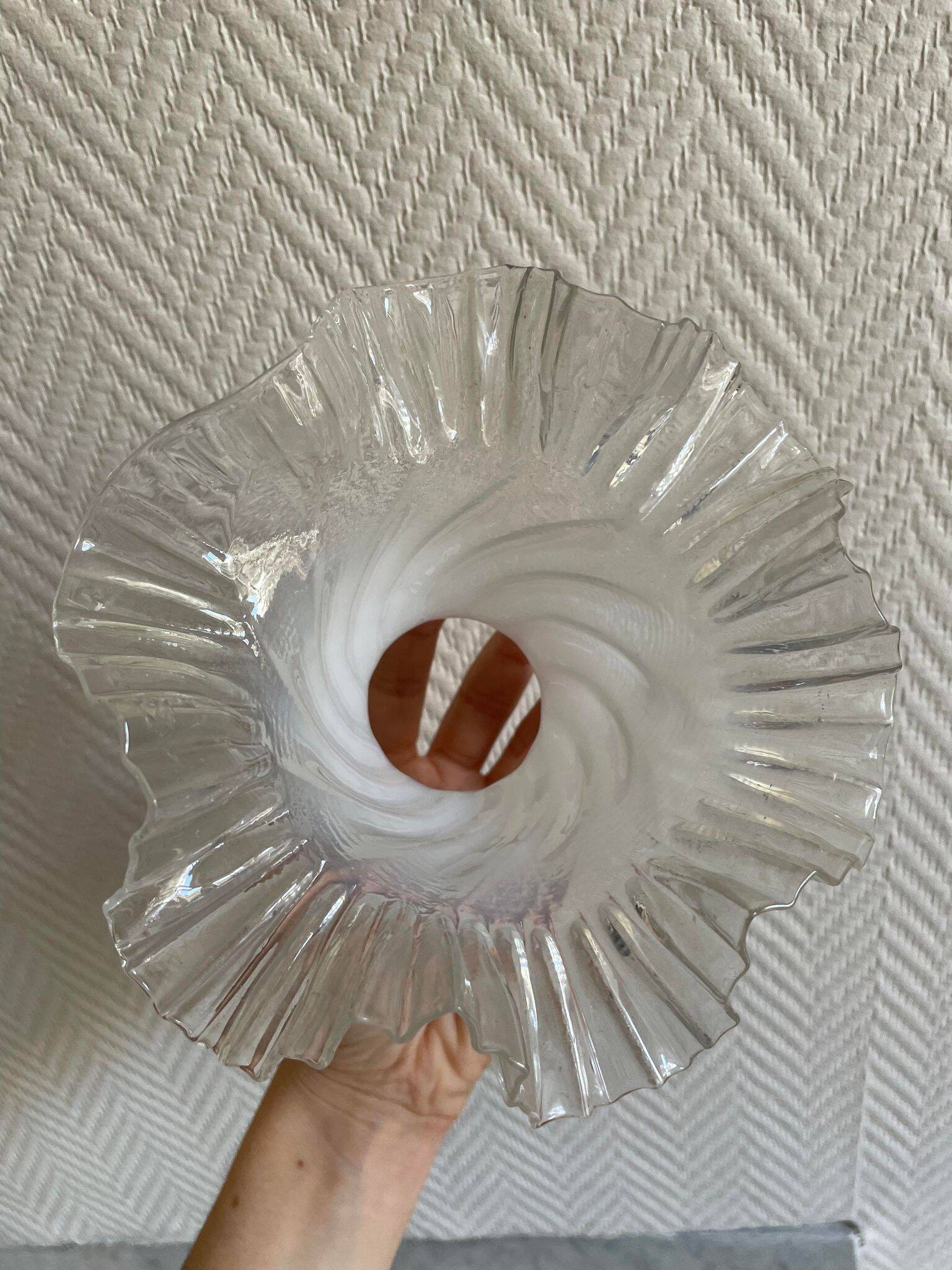 Art Nouveau style glass tulip lampshade