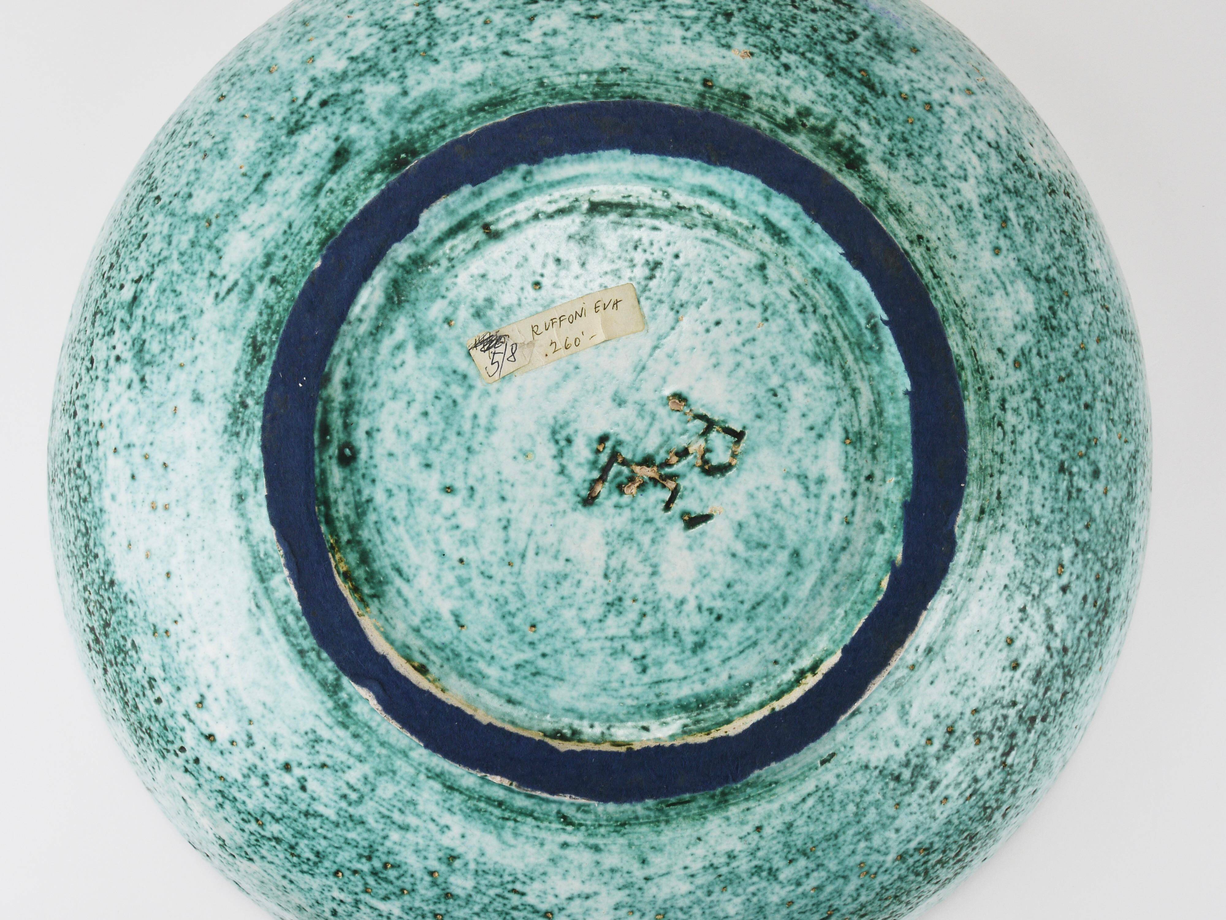 Eva Ruffoni Grand Bol Art Fruitier en Céramique Turquoise, 15 pouces de diamètre, Italie, années 1980