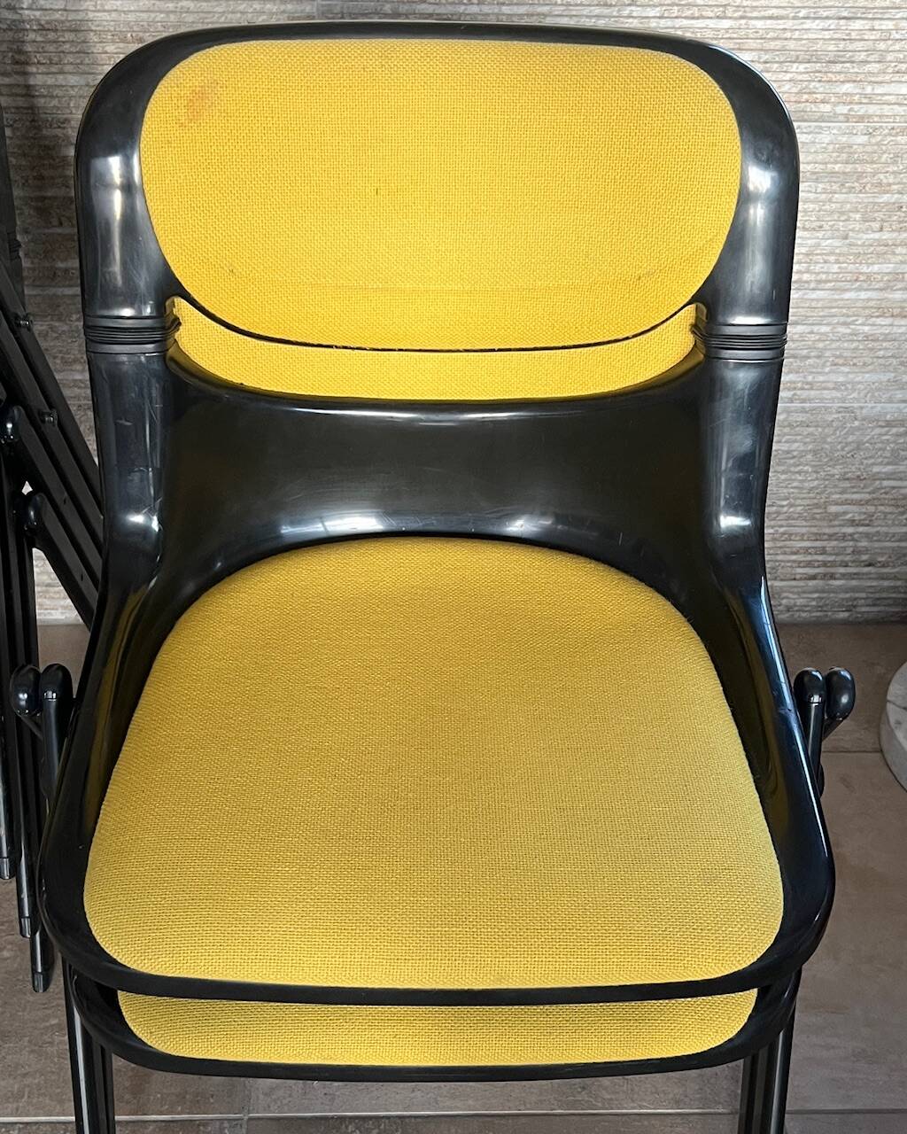 6 back chairs Emilio Ambasz & Giancarlo Peretti, yellow armchair