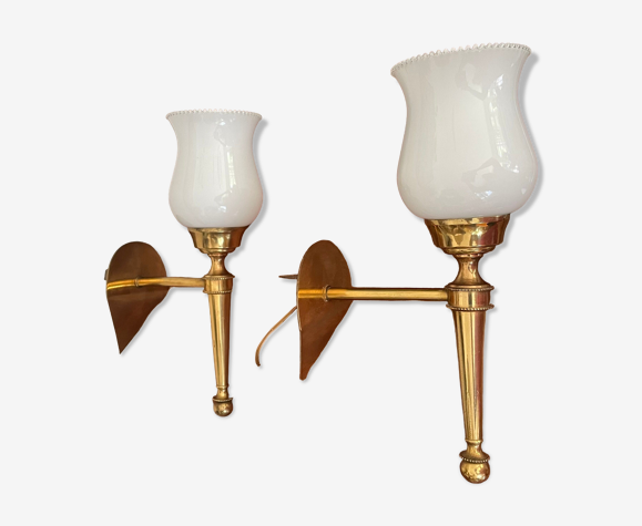 Paire d’appliques flambeaux laiton massif et opaline